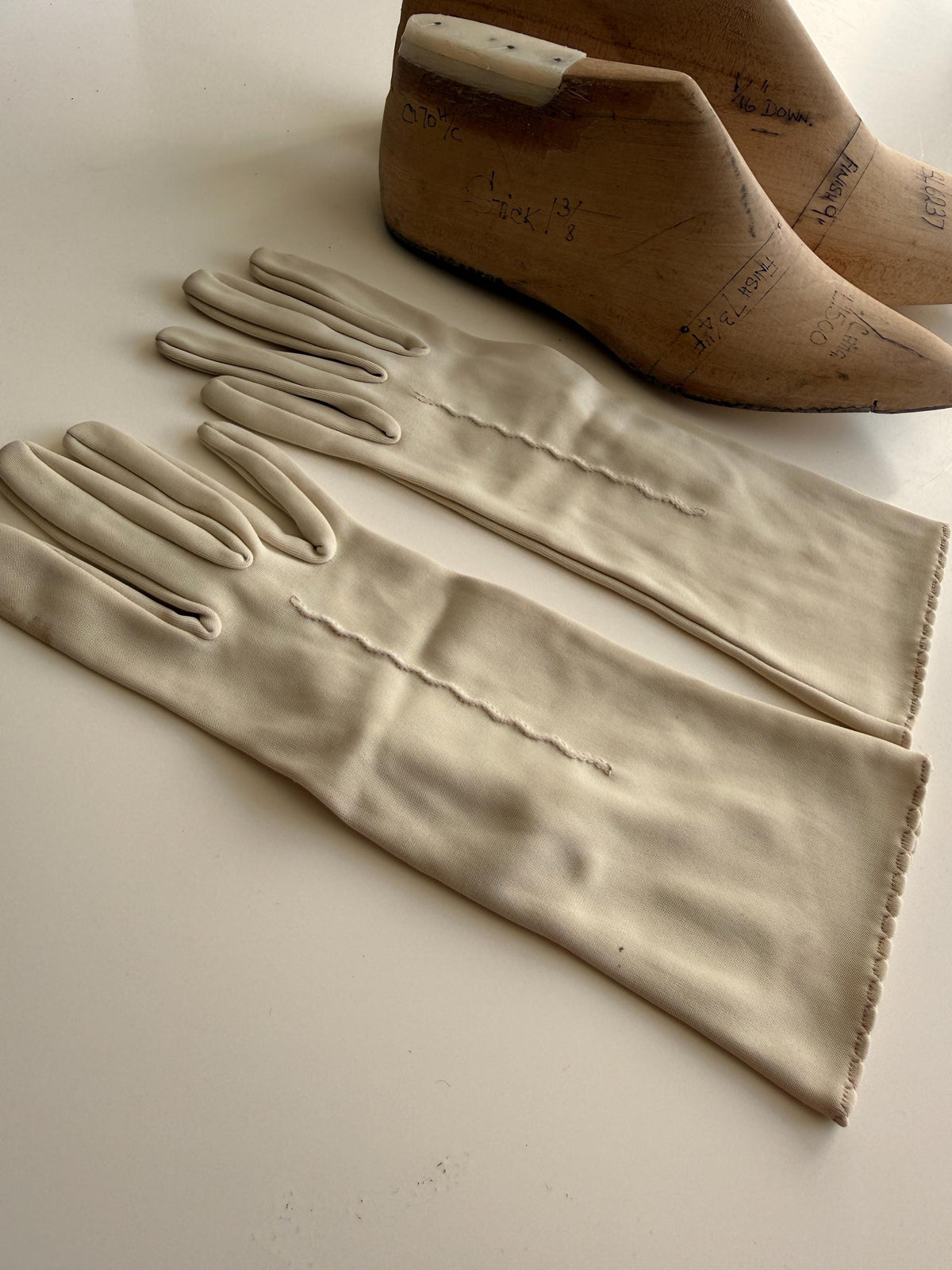 Vintage Beige Fabric Gloves with Single Stitched Detail