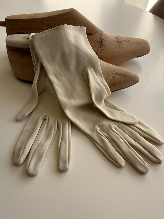 Vintage Beige Fabric Gloves with Single Stitched Detail