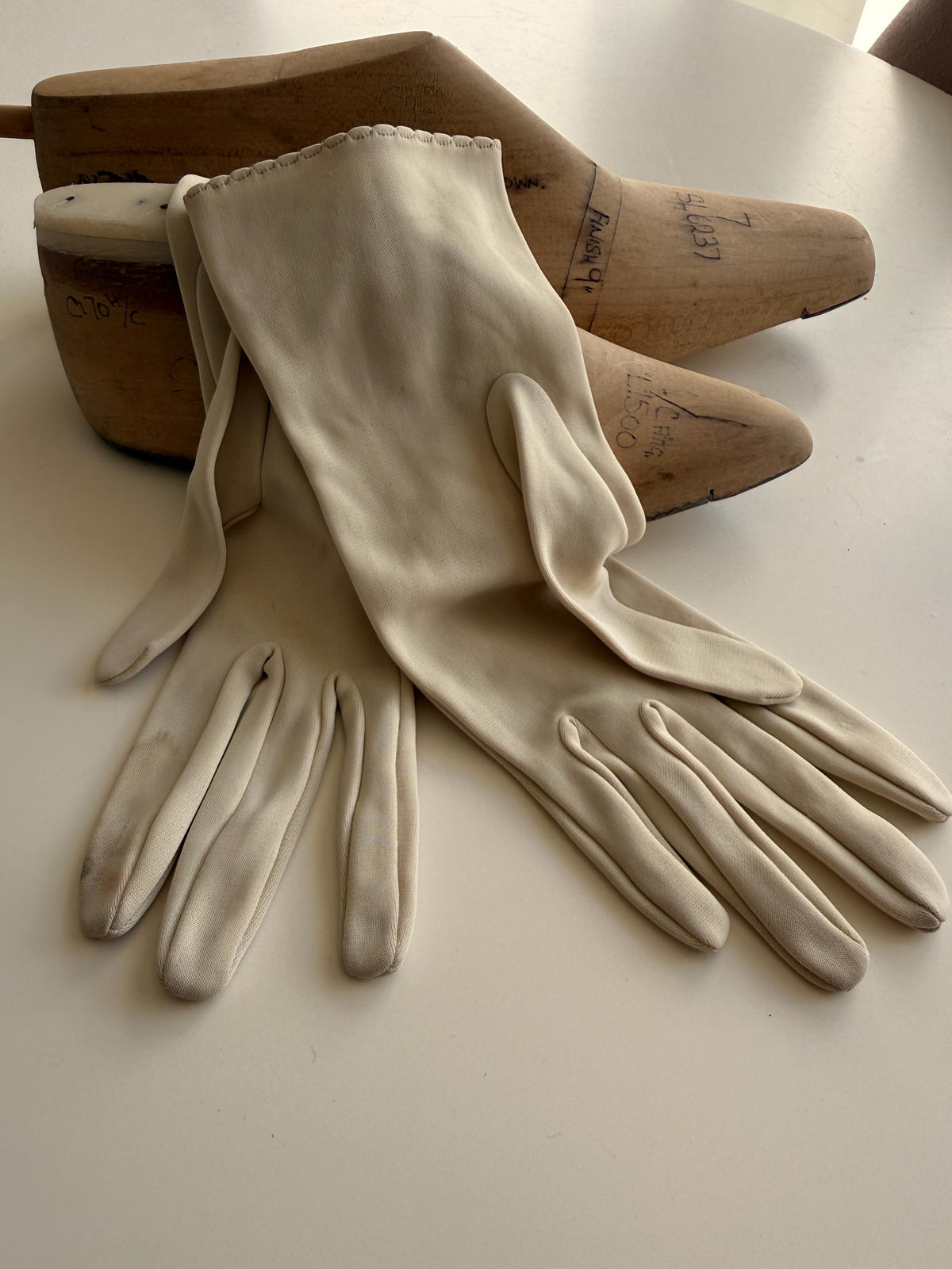 Vintage Beige Fabric Gloves with Single Stitched Detail