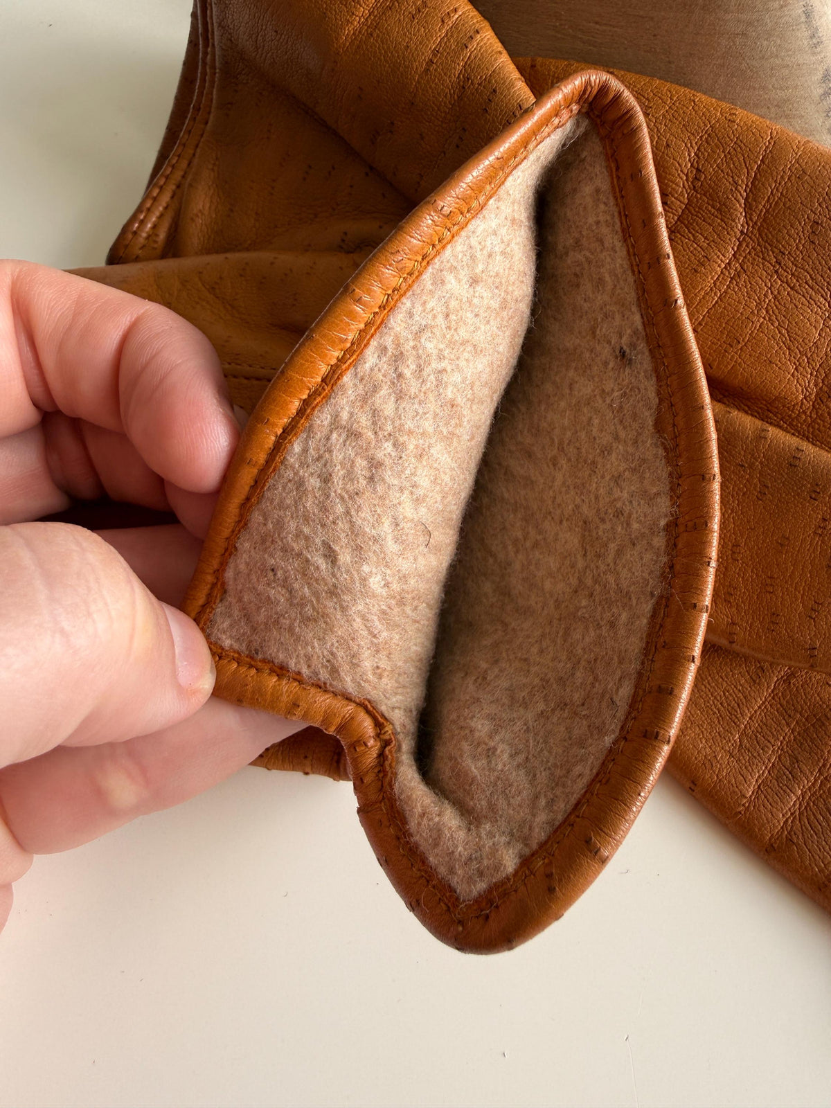 Vintage Tan Leather Gloves with Gathered Wrists and Fleecy Lining