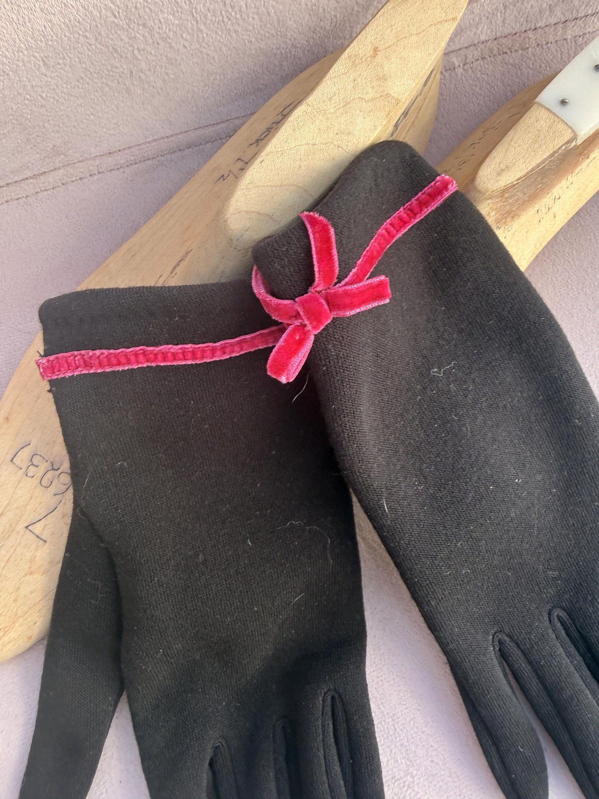Vintage Black Fabric Gloves with Pink Velvet Ribbon Bows – Short Occasion Accessories