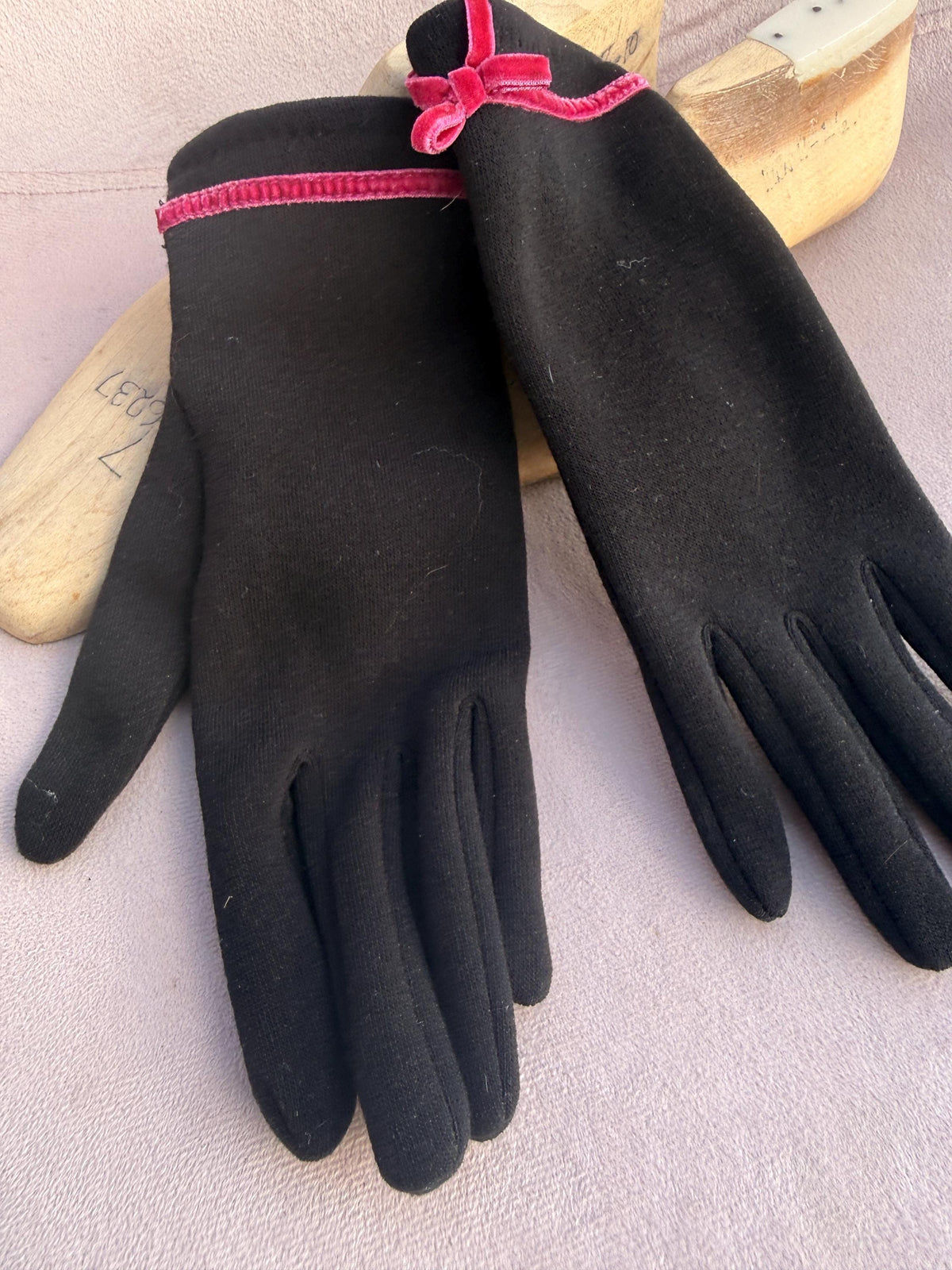Vintage Black Fabric Gloves with Pink Velvet Ribbon Bows – Short Occasion Accessories