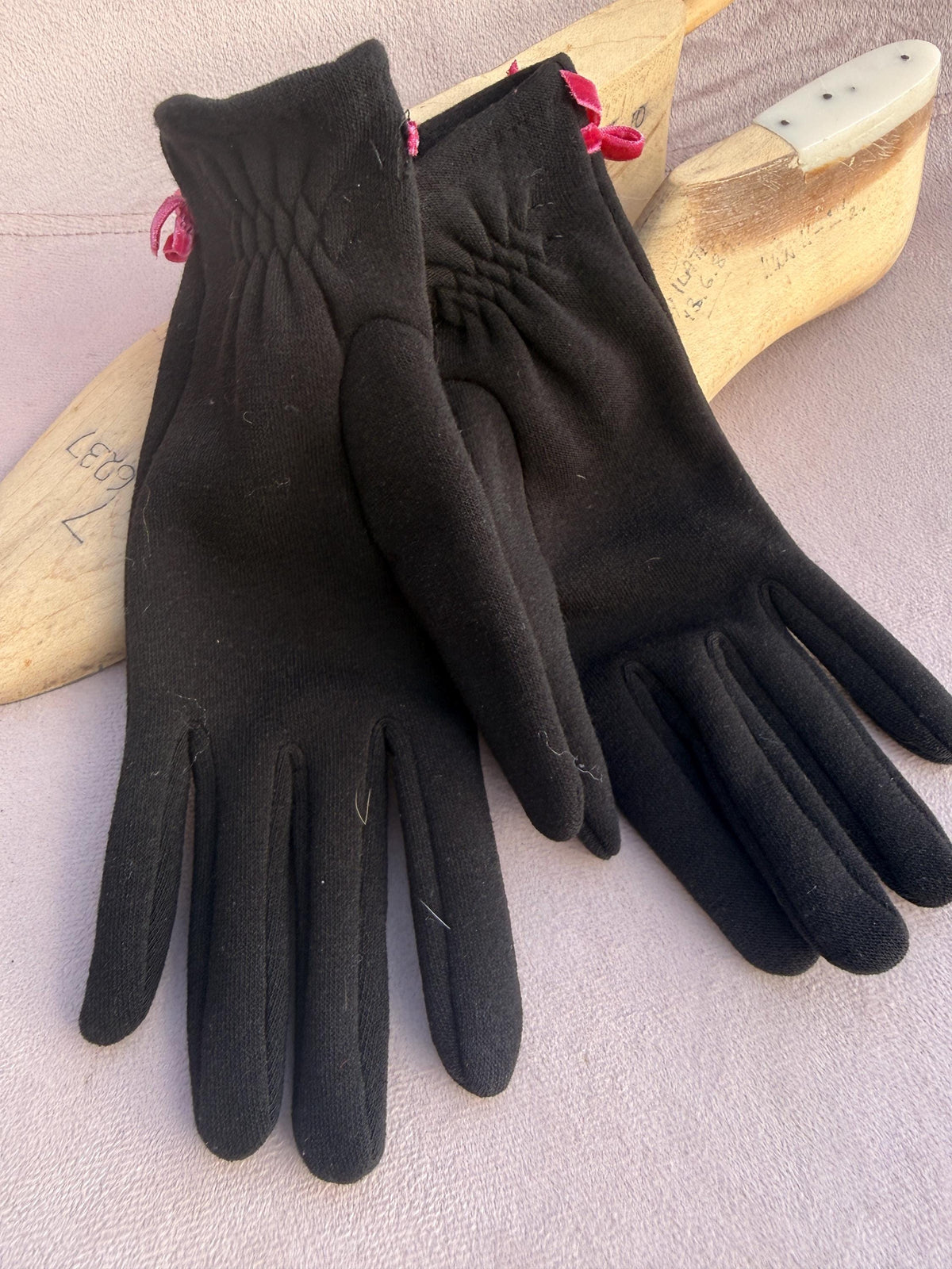 Vintage Black Fabric Gloves with Pink Velvet Ribbon Bows – Short Occasion Accessories