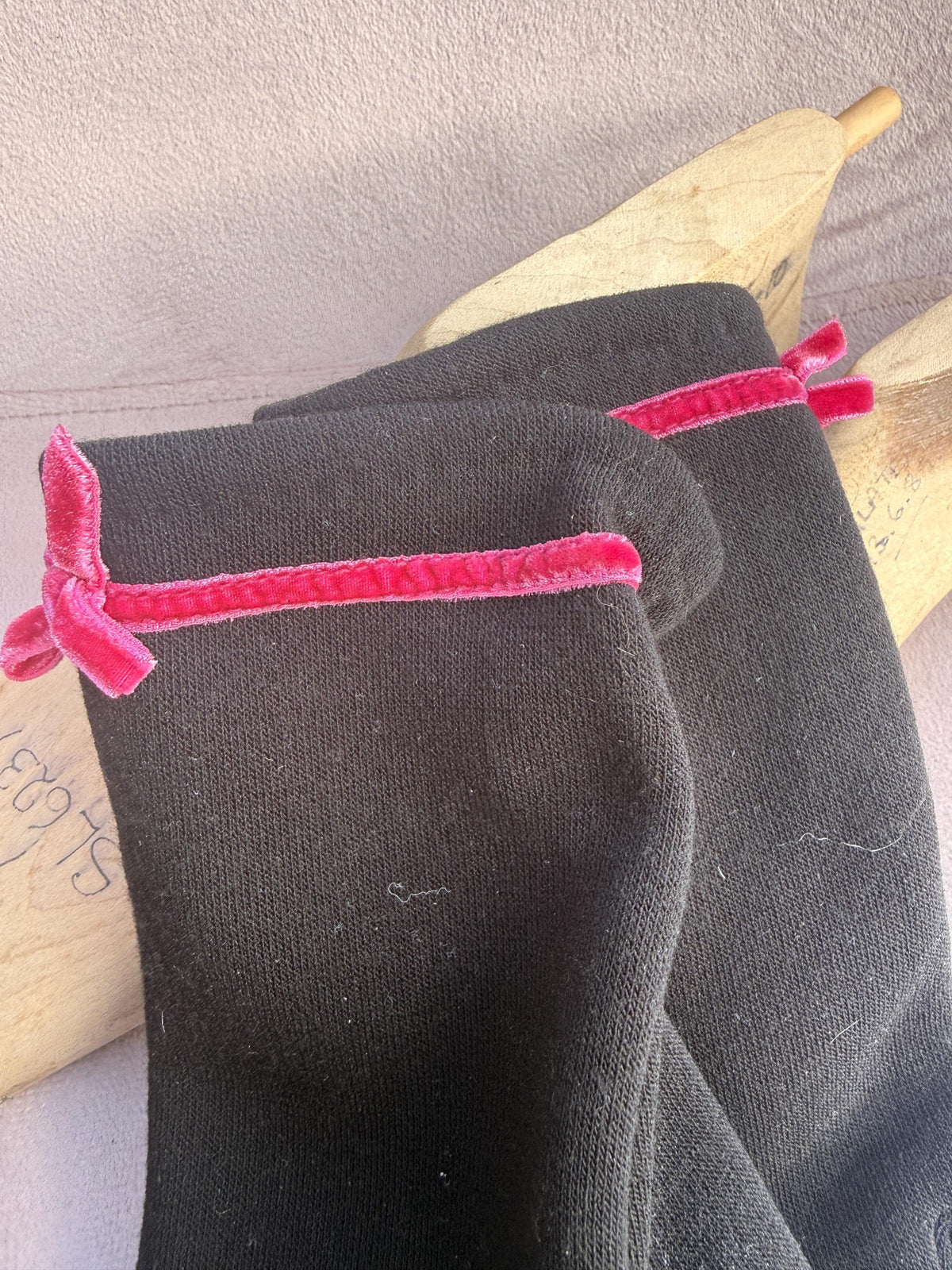 Vintage Black Fabric Gloves with Pink Velvet Ribbon Bows – Short Occasion Accessories