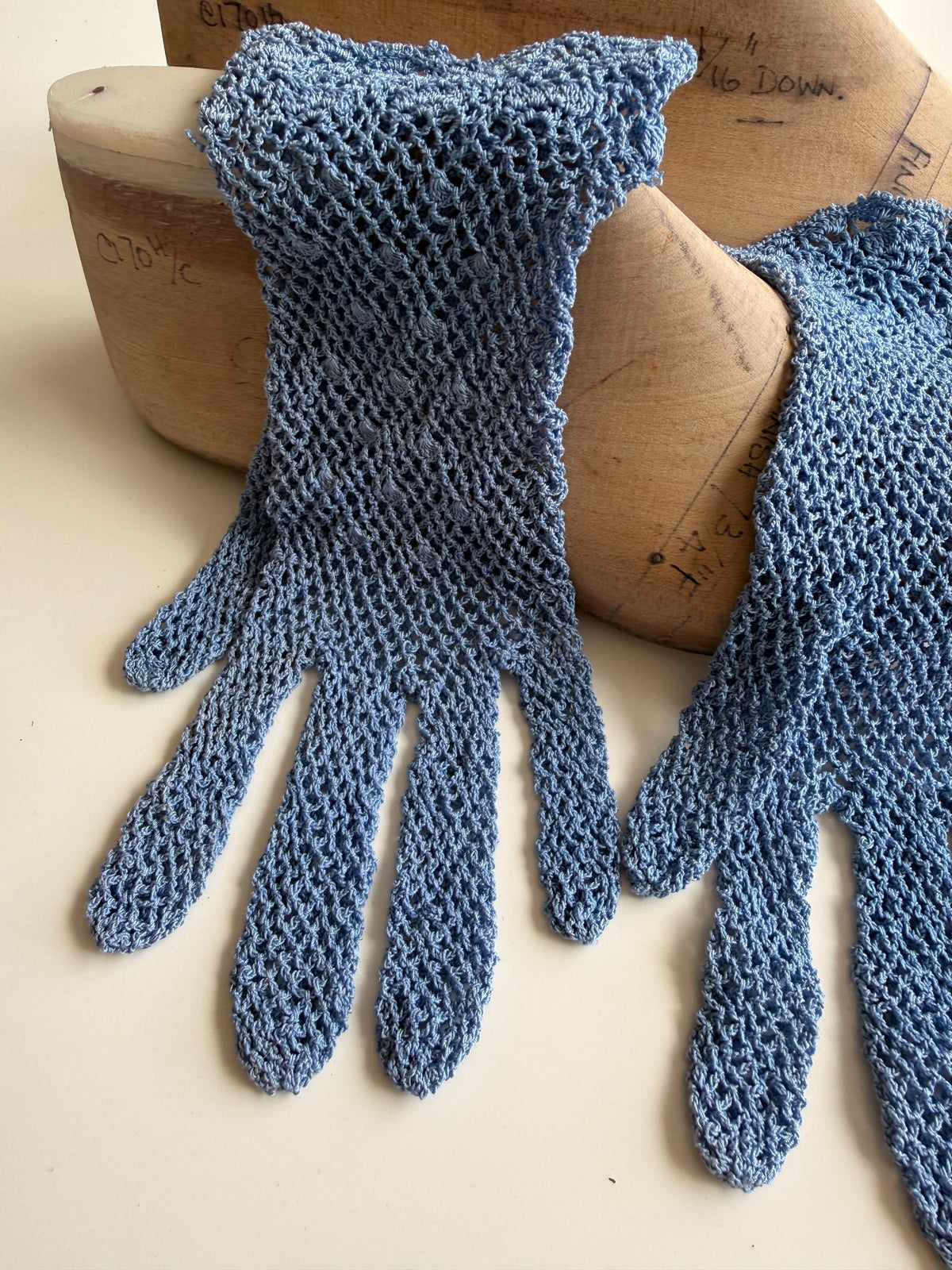 Vintage Blue Crochet Gloves – Floral Cuffs, Scalloped Edges, Openwork Lace Occasion Accessories