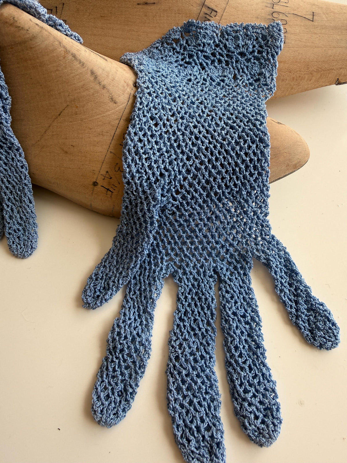 Vintage Blue Crochet Gloves – Floral Cuffs, Scalloped Edges, Openwork Lace Occasion Accessories