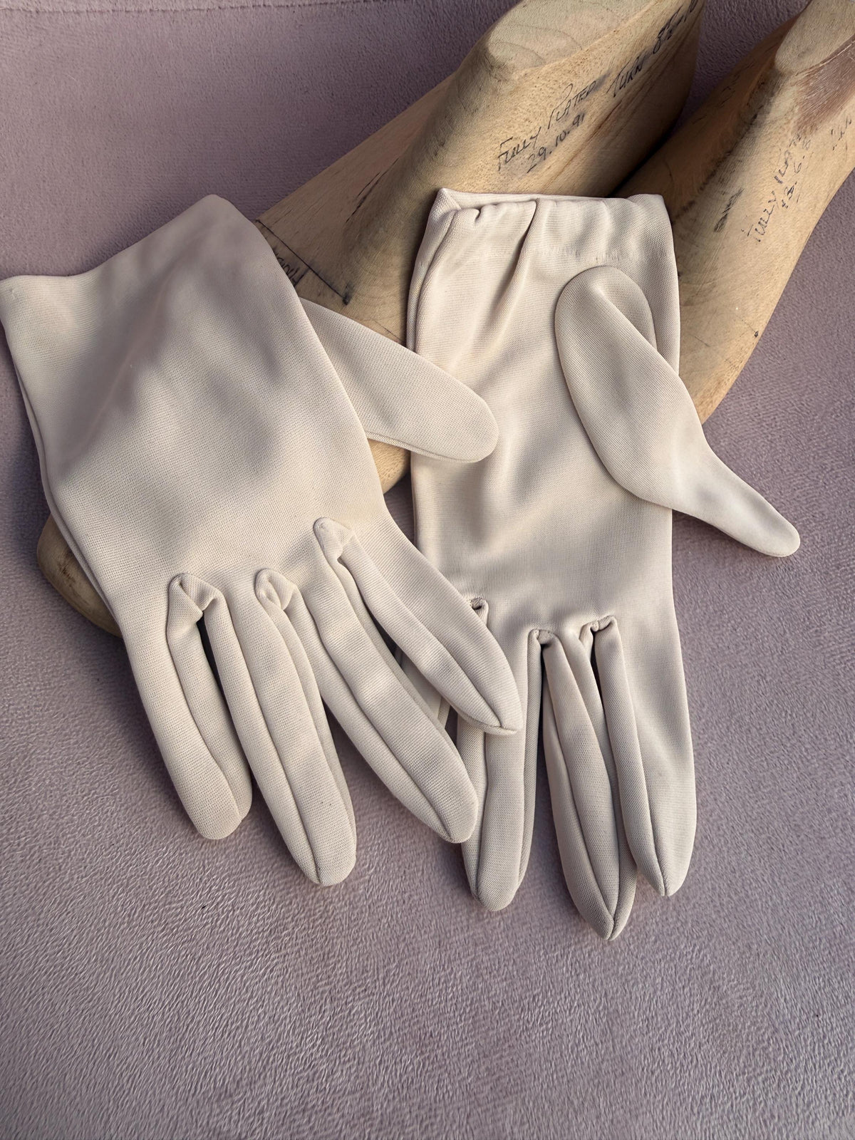 Vintage Cream Fabric Gloves – Classic Short Bridal Wedding Occasion Accessories