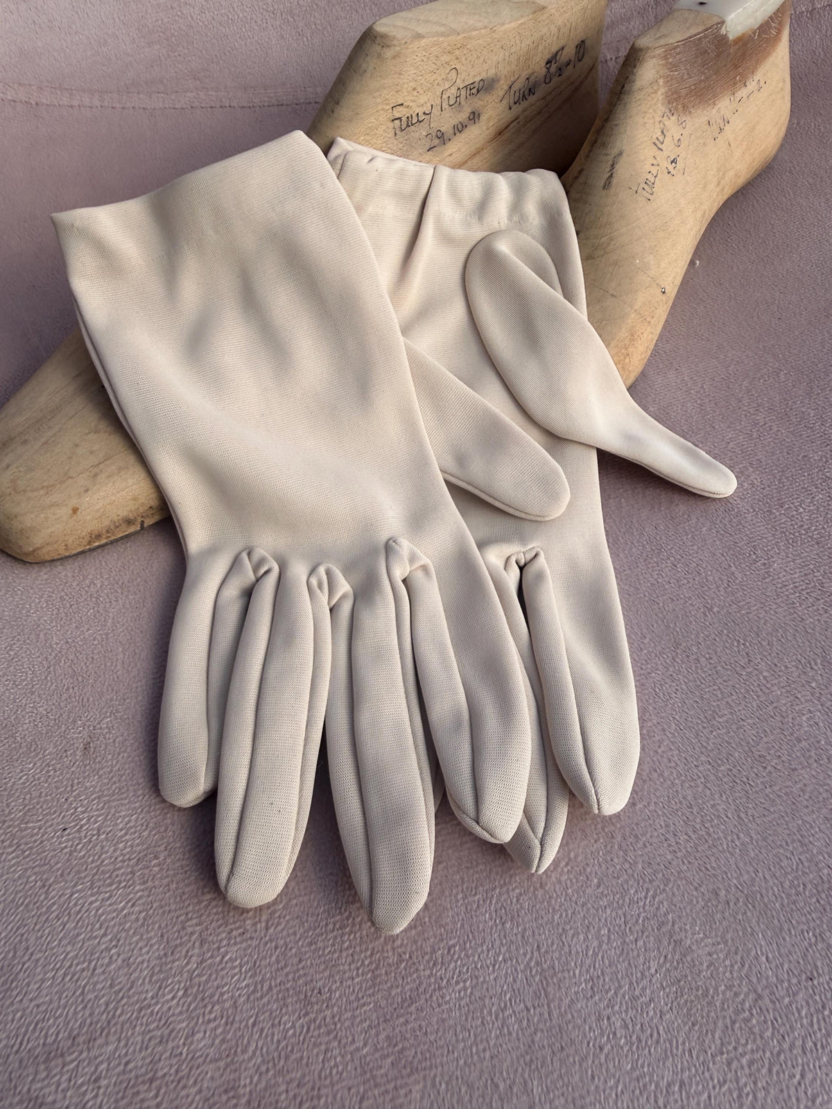 Vintage Cream Fabric Gloves – Classic Short Bridal Wedding Occasion Accessories