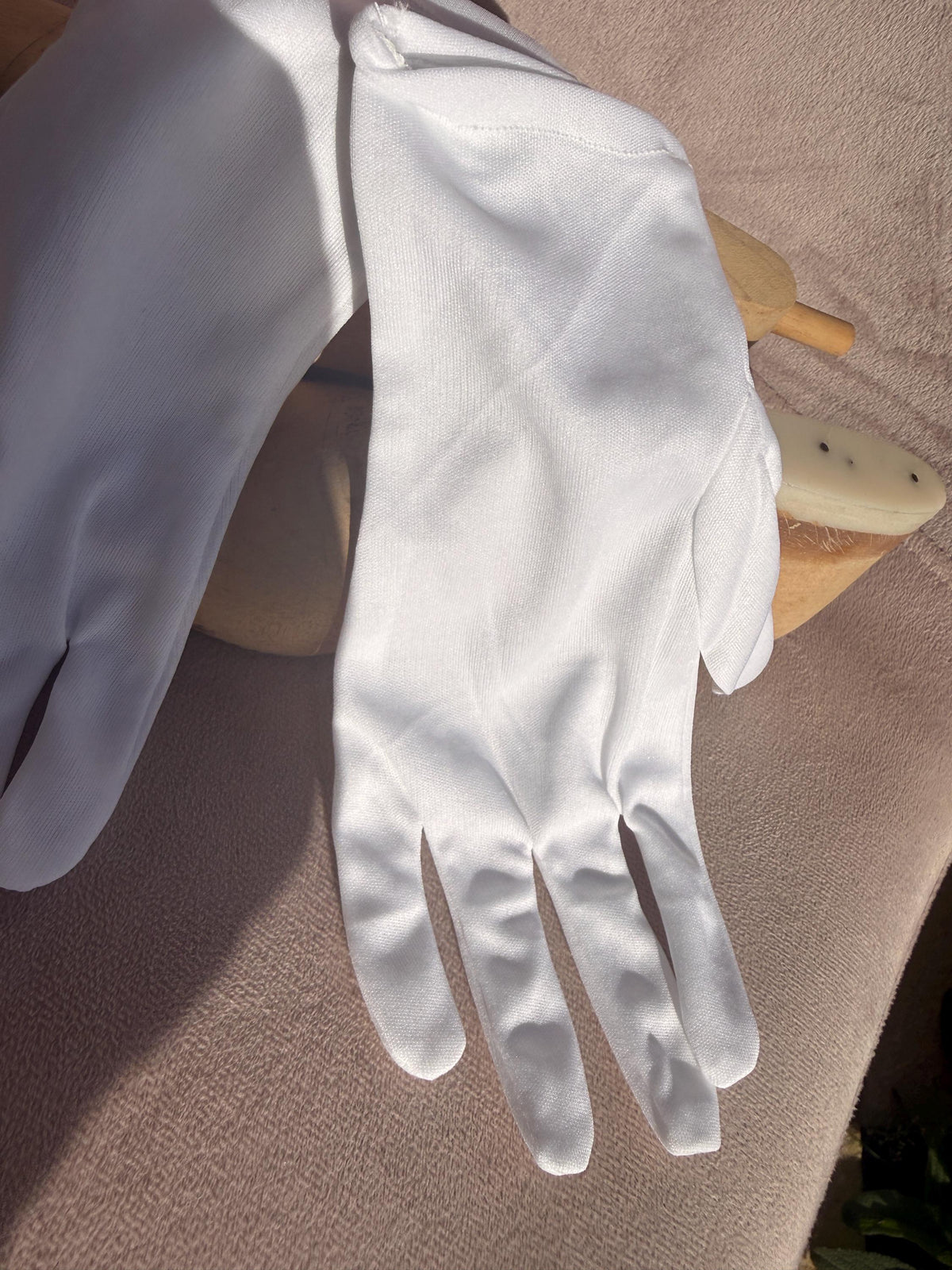 Vintage White Silky Nylon Fabric Gloves – Plain Short Bridal Evening Accessories