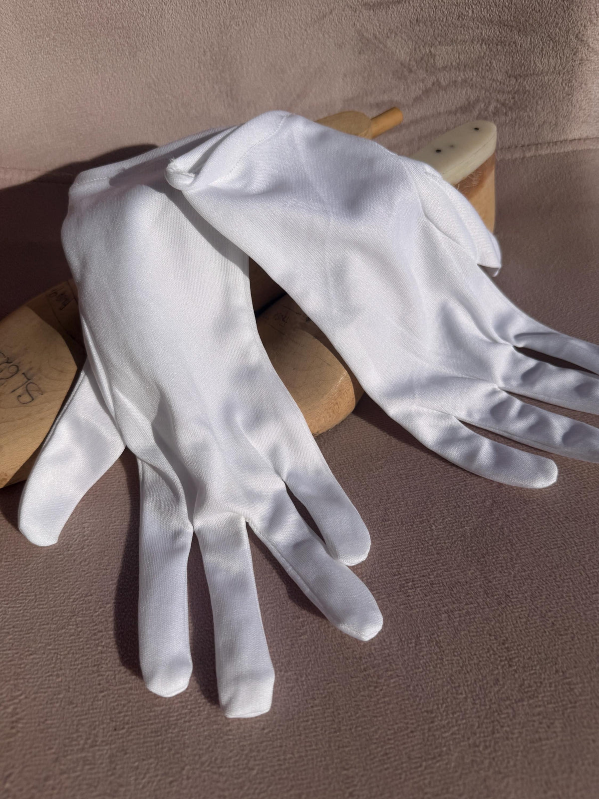 Vintage White Silky Nylon Fabric Gloves – Plain Short Bridal Evening Accessories