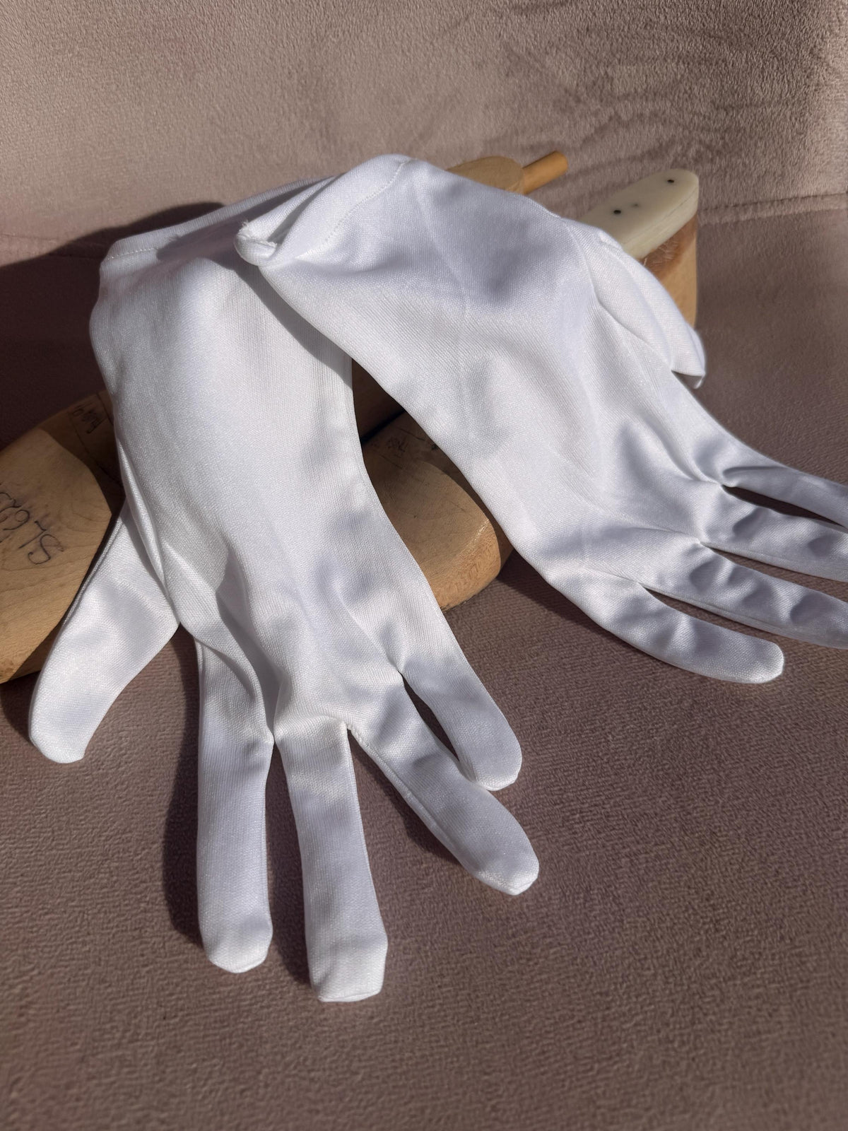 Vintage White Silky Nylon Fabric Gloves – Plain Short Bridal Evening Accessories