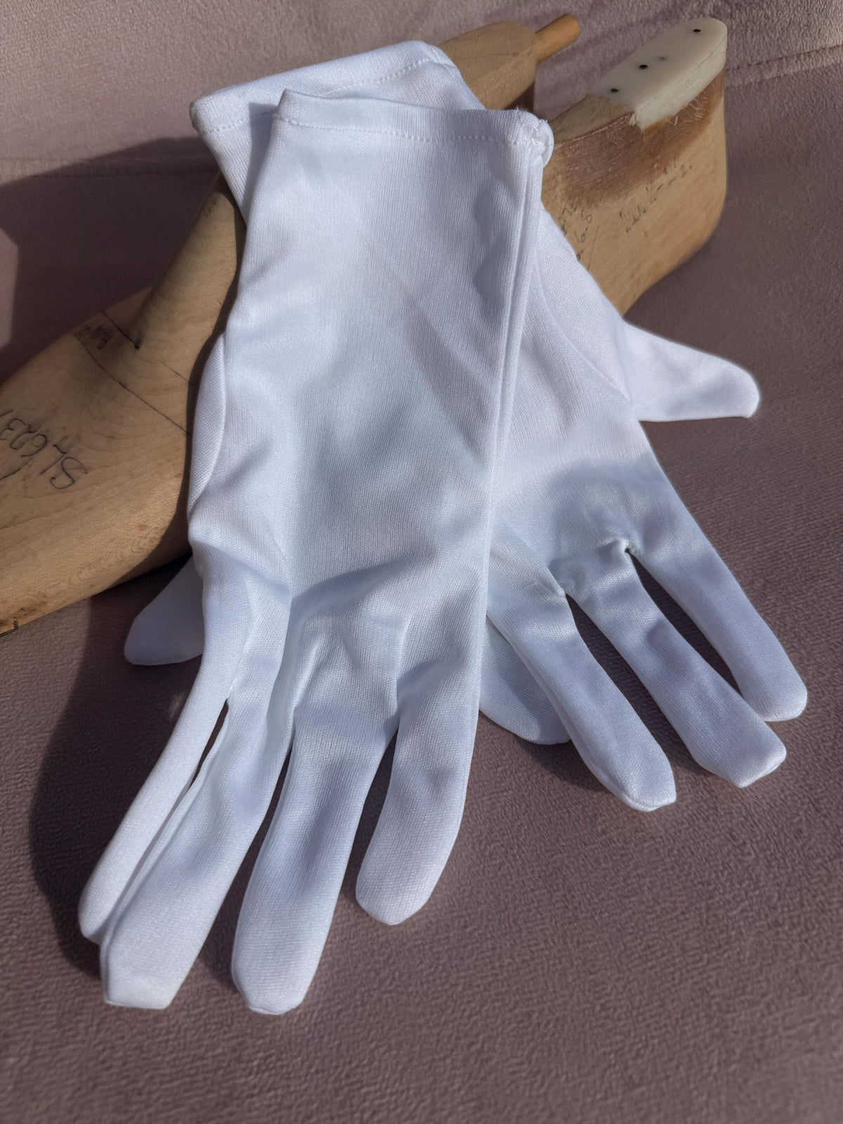 Vintage White Silky Nylon Fabric Gloves – Plain Short Bridal Evening Accessories