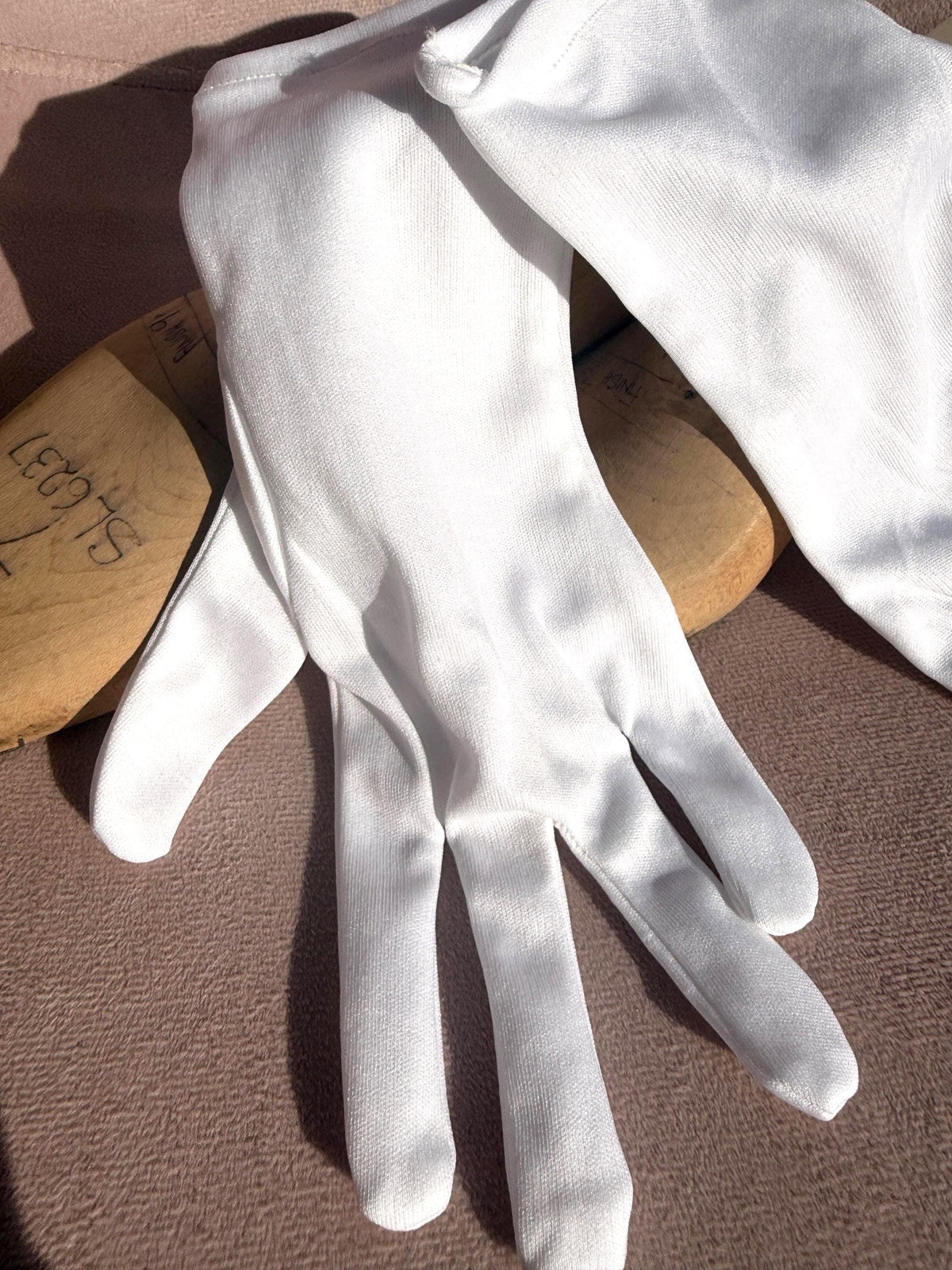 Vintage White Silky Nylon Fabric Gloves – Plain Short Bridal Evening Accessories