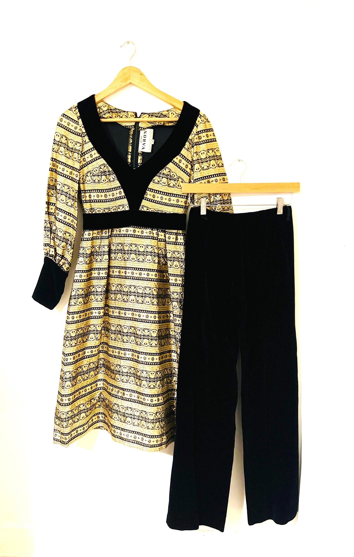 Jean Varon John Bates 1960s Brocade Tunic Dress & Velvet Trousers Set (UK 6-8)