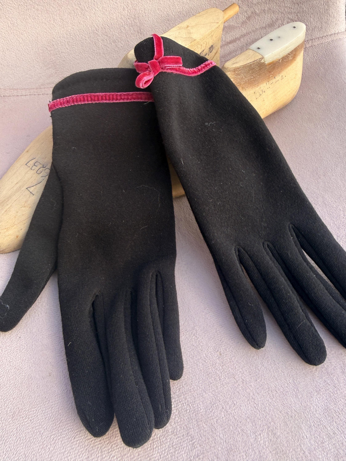 Vintage Black Fabric Gloves with Pink Velvet Ribbon Bows – Short Occasion Accessories