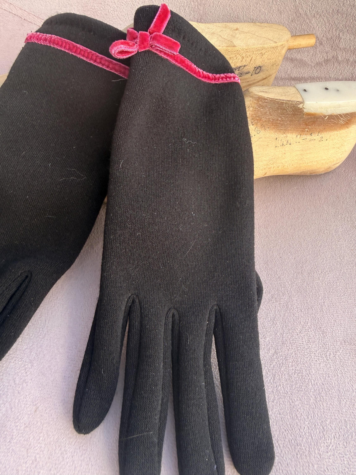 Vintage Black Fabric Gloves with Pink Velvet Ribbon Bows – Short Occasion Accessories