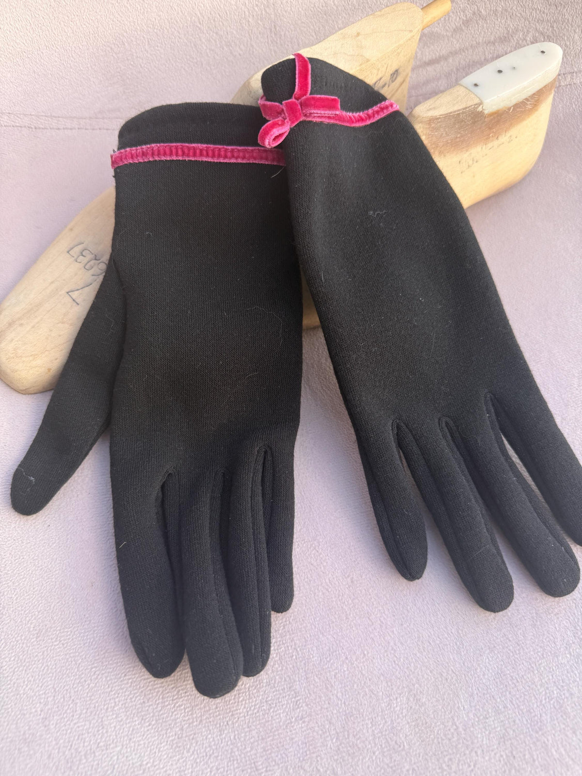 Vintage Black Fabric Gloves with Pink Velvet Ribbon Bows – Short Occasion Accessories