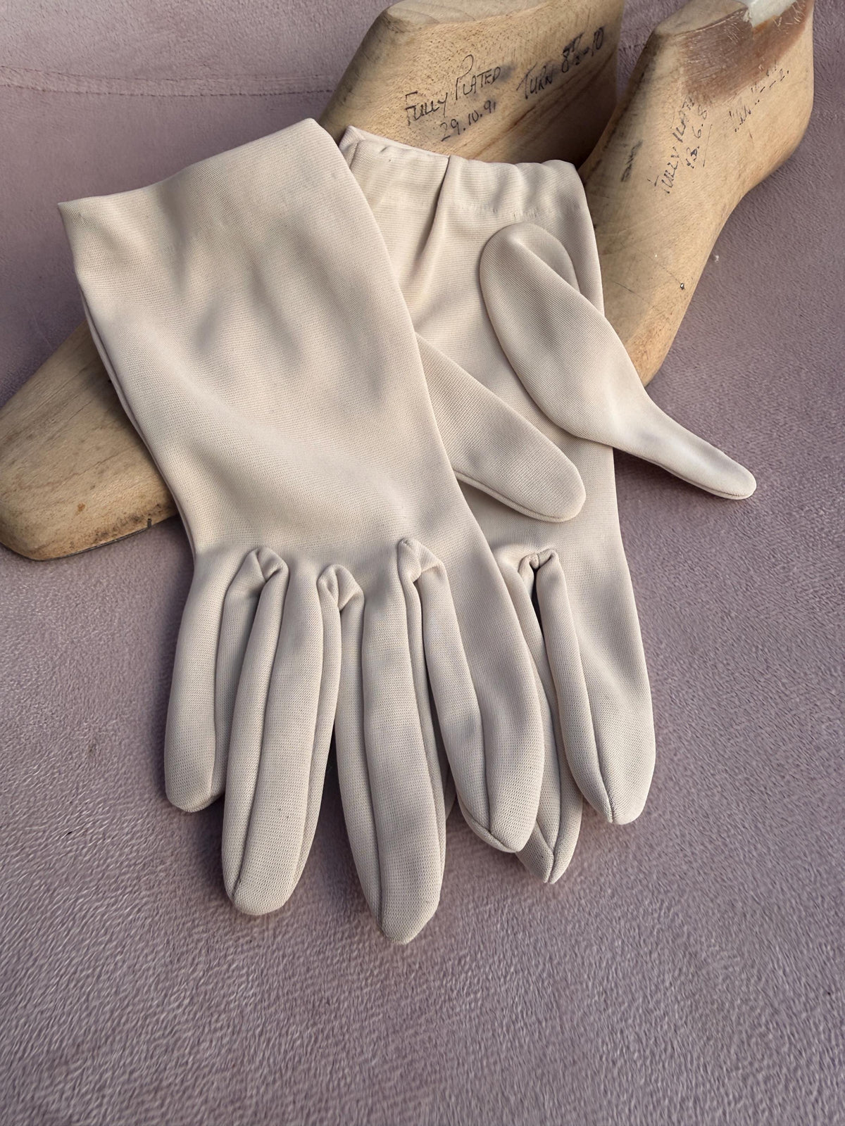 Vintage Cream Fabric Gloves – Classic Short Bridal Wedding Occasion Accessories