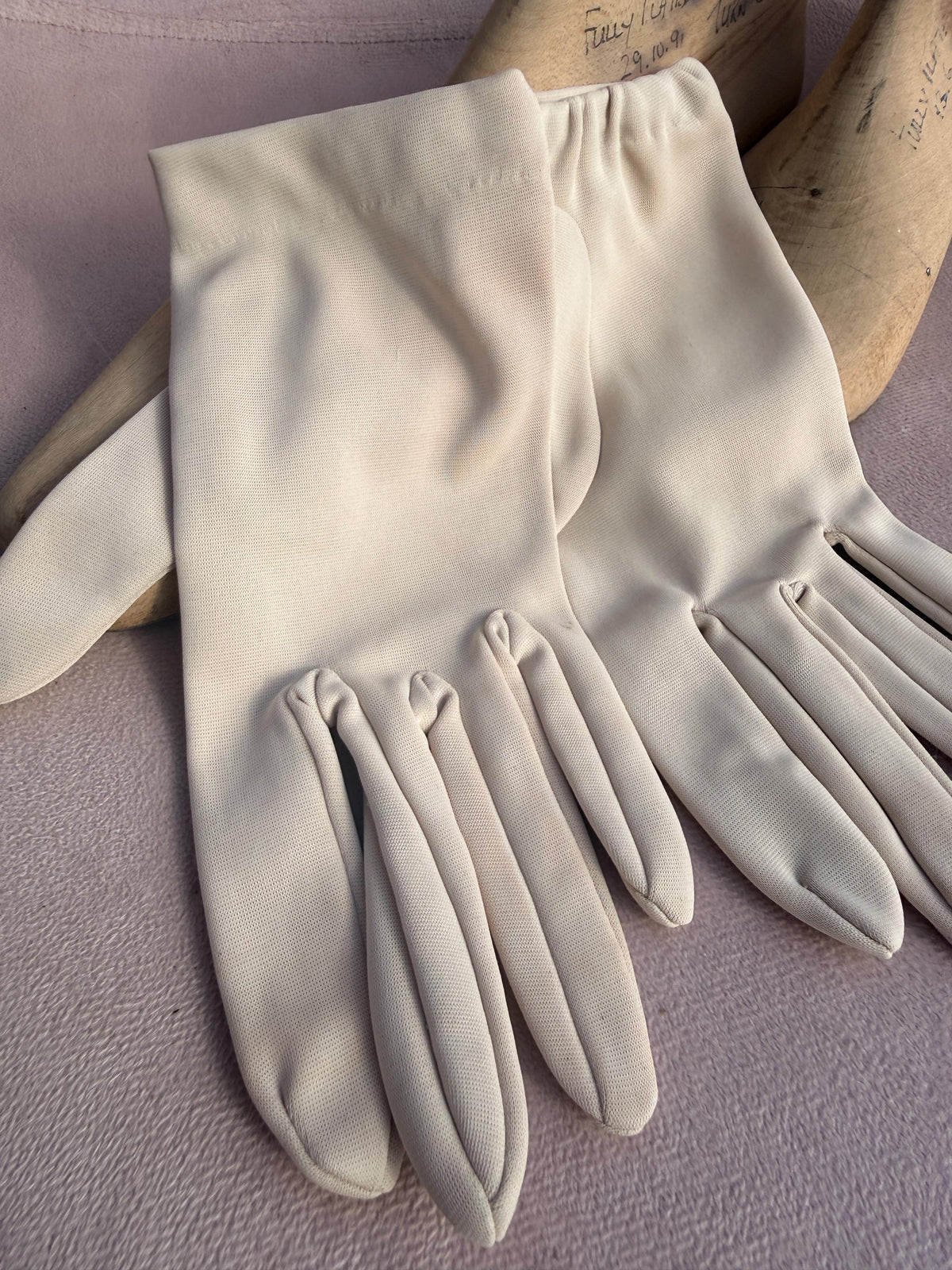 Vintage Cream Fabric Gloves – Classic Short Bridal Wedding Occasion Accessories