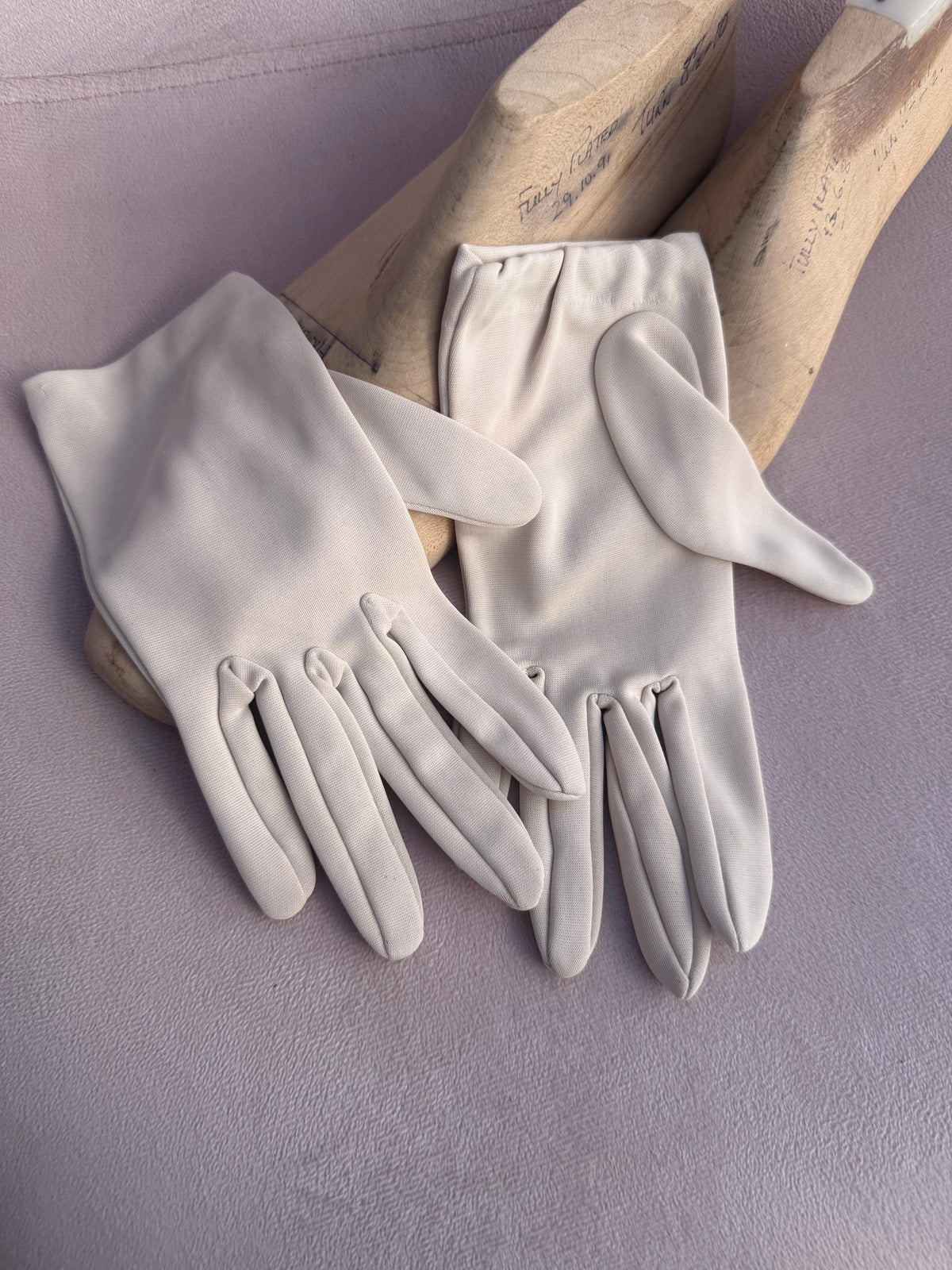 Vintage Cream Fabric Gloves – Classic Short Bridal Wedding Occasion Accessories