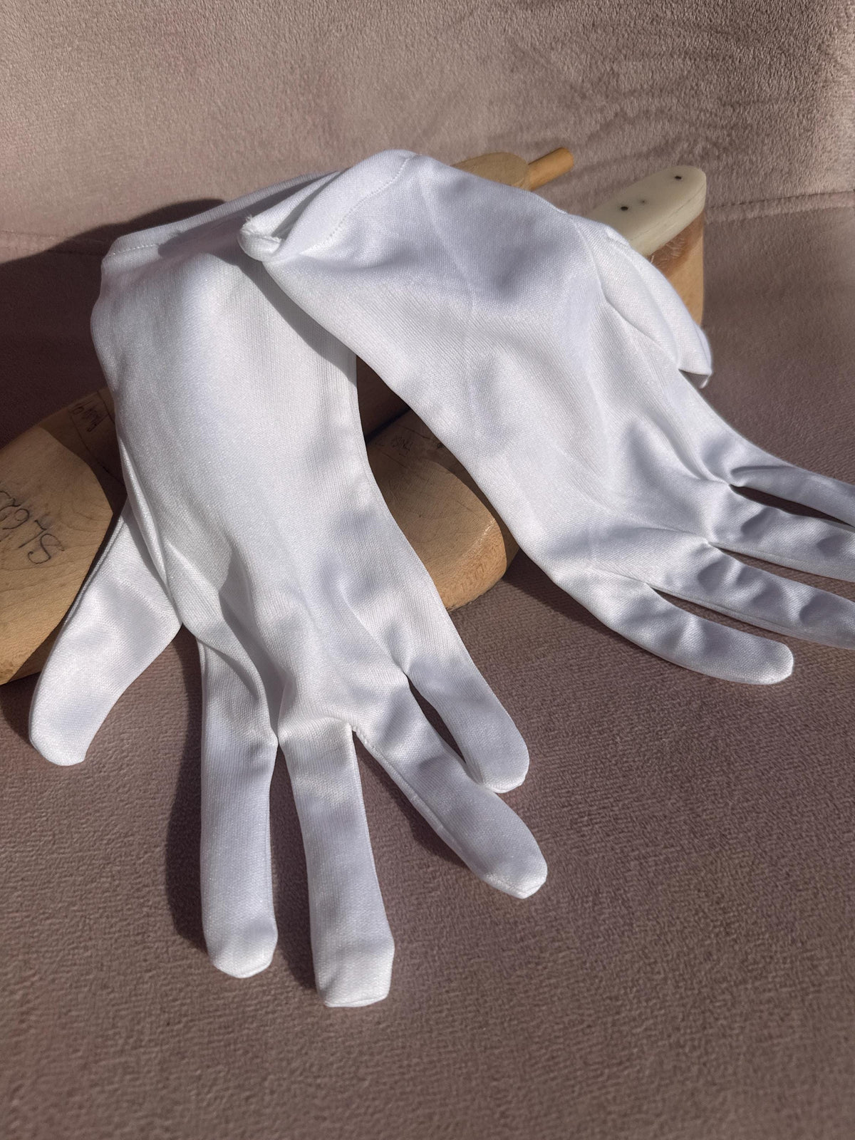Vintage White Silky Nylon Fabric Gloves – Plain Short Bridal Evening Accessories