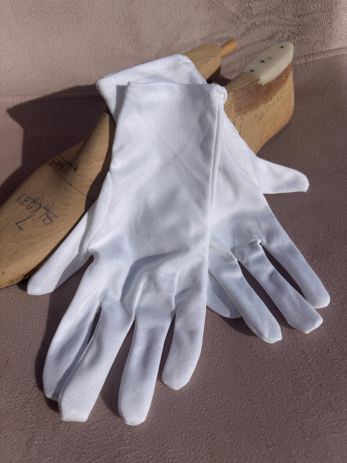 Vintage White Silky Nylon Fabric Gloves – Plain Short Bridal Evening Accessories