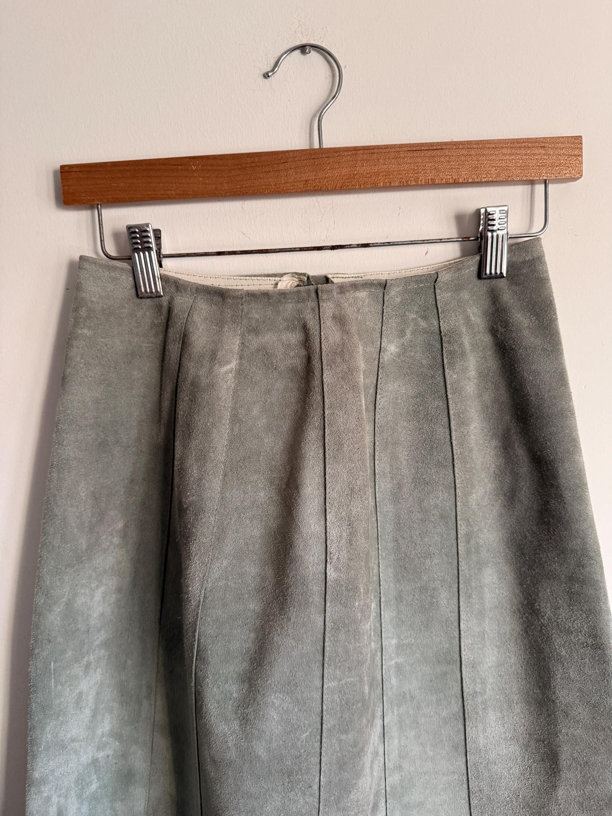 1970s Sage Green Suede Skirt – Vintage Panelled A-Line Skirt