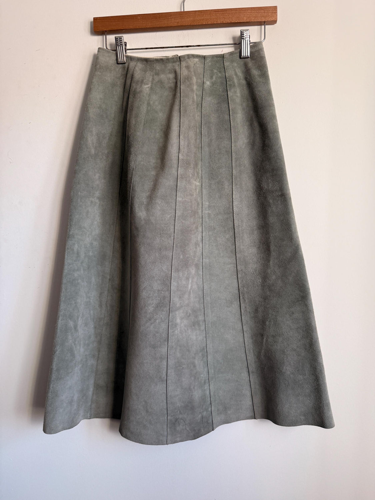 1970s Sage Green Suede Skirt – Vintage Panelled A-Line Skirt