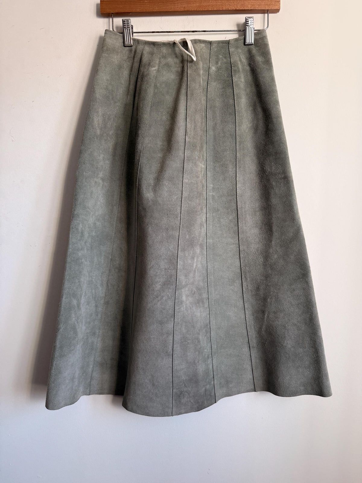 1970s Sage Green Suede Skirt – Vintage Panelled A-Line Skirt