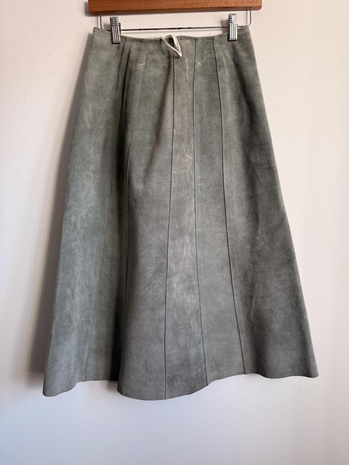1970s Sage Green Suede Skirt – Vintage Panelled A-Line Skirt