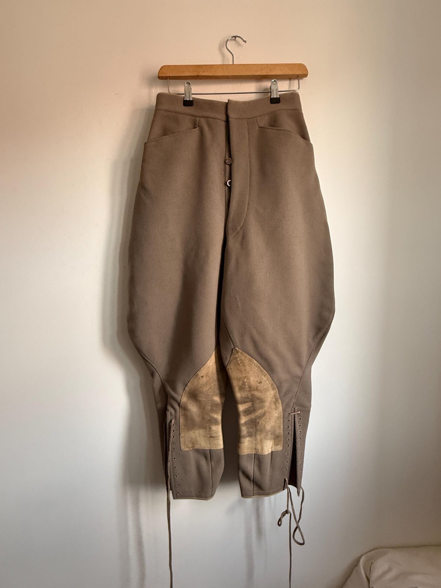 1920s 1930s Vintage Riding Breeches – Brown Wool Equestrian Jodhpurs with Suede Knee Patches – High Waist Button Fly