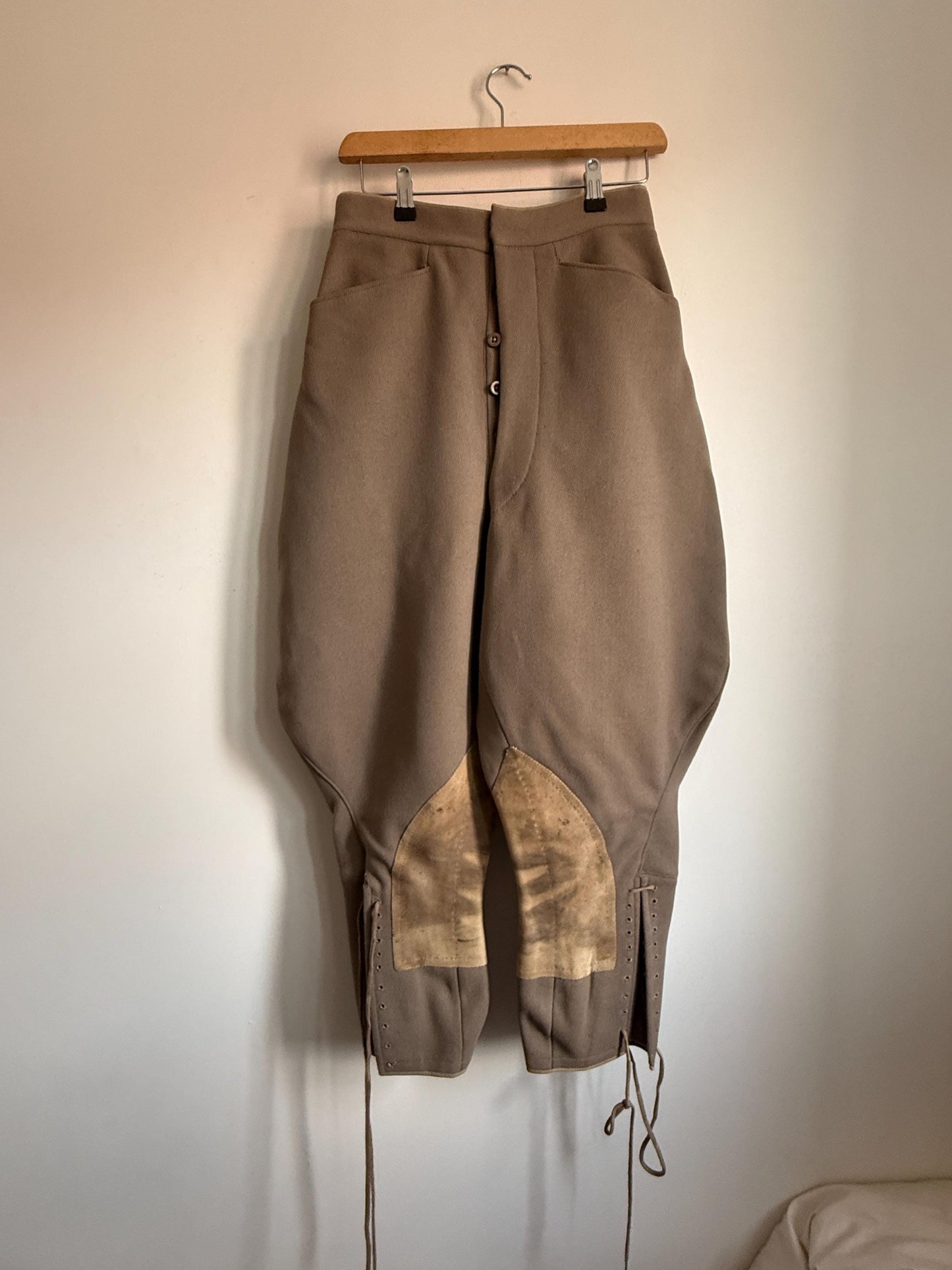 1920s 1930s Vintage Riding Breeches – Brown Wool Equestrian Jodhpurs with Suede Knee Patches – High Waist Button Fly