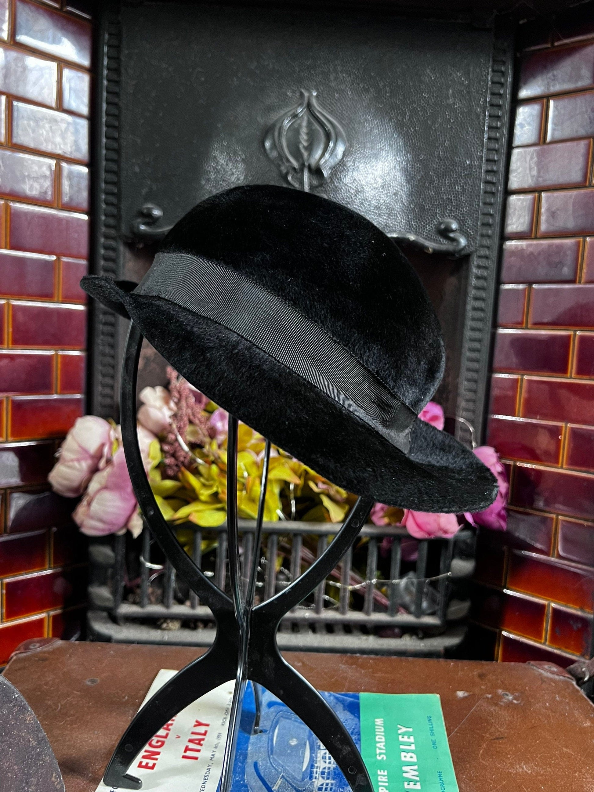 1930s Black Cloche Cap Hat, faux fur felt hat - 30s Felt Hat Black Faux Fur affect brushed Felt tilt hat