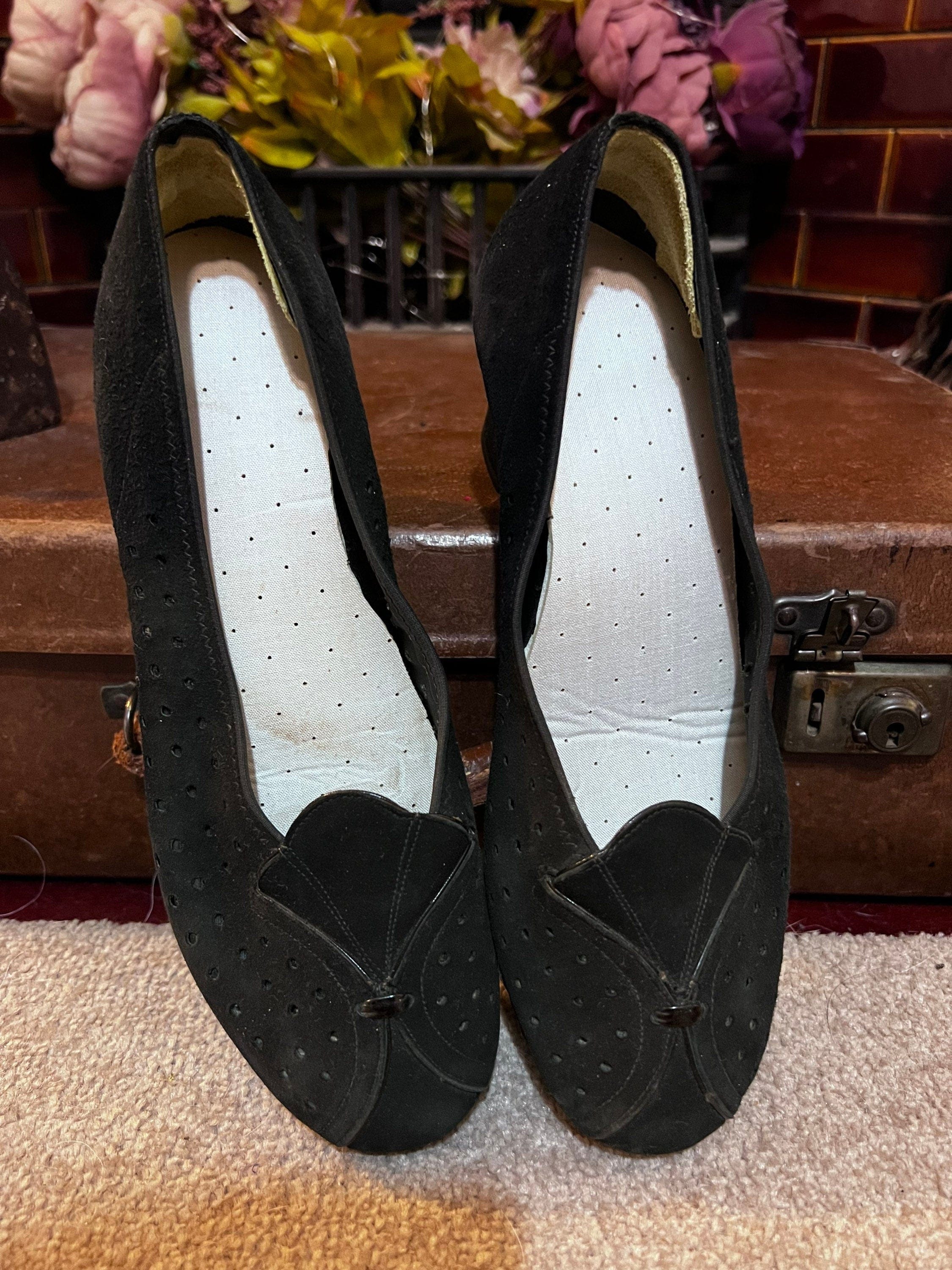 Vintage style online slippers