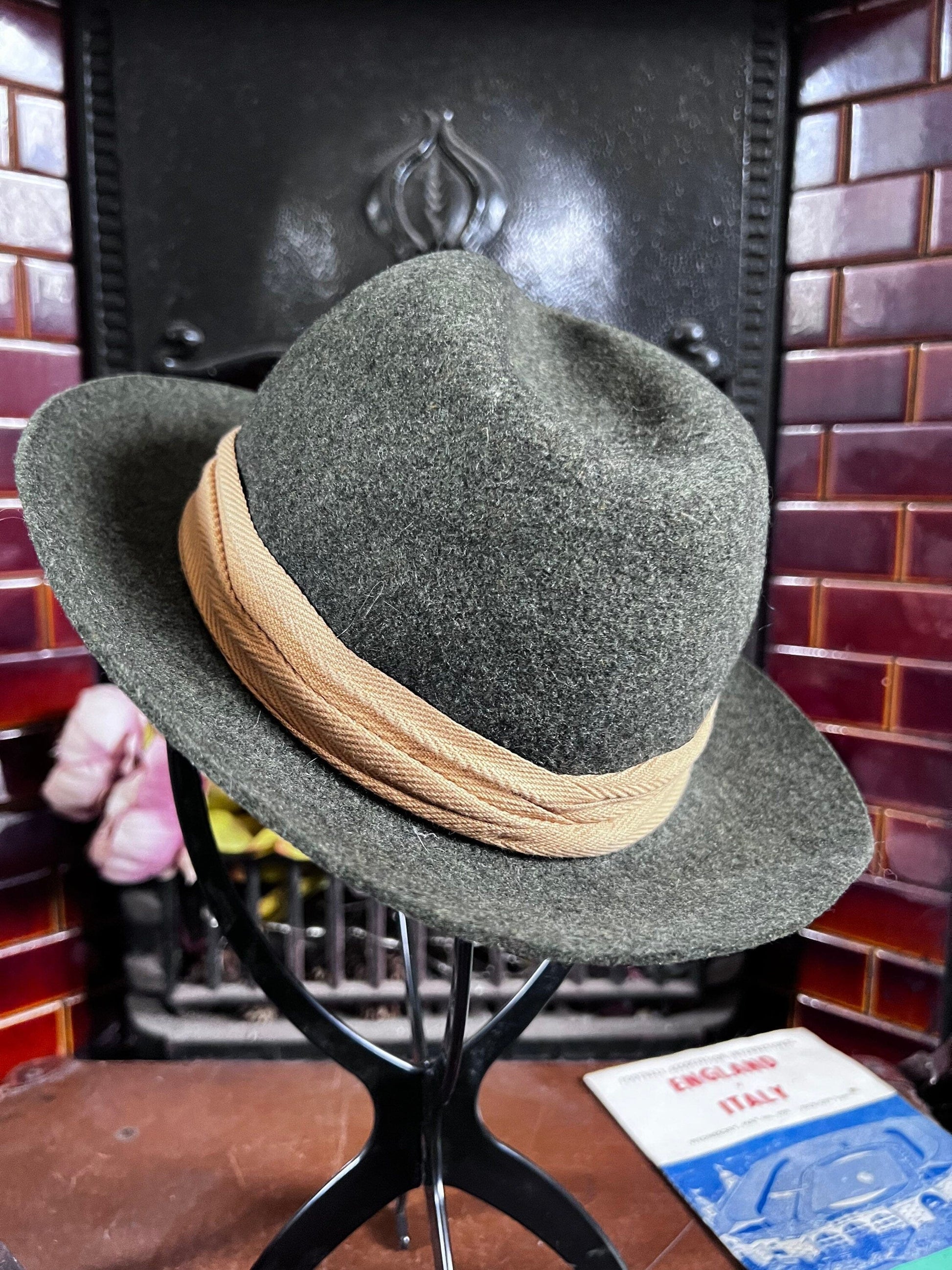 1940’s Vintage Felt Fedora Semi Wide Brim Green Grosgrain Ribbon Felt , Wartime Fashions , 1940’s Fedora Ladies Hat , 1940’s Hat , Fedora