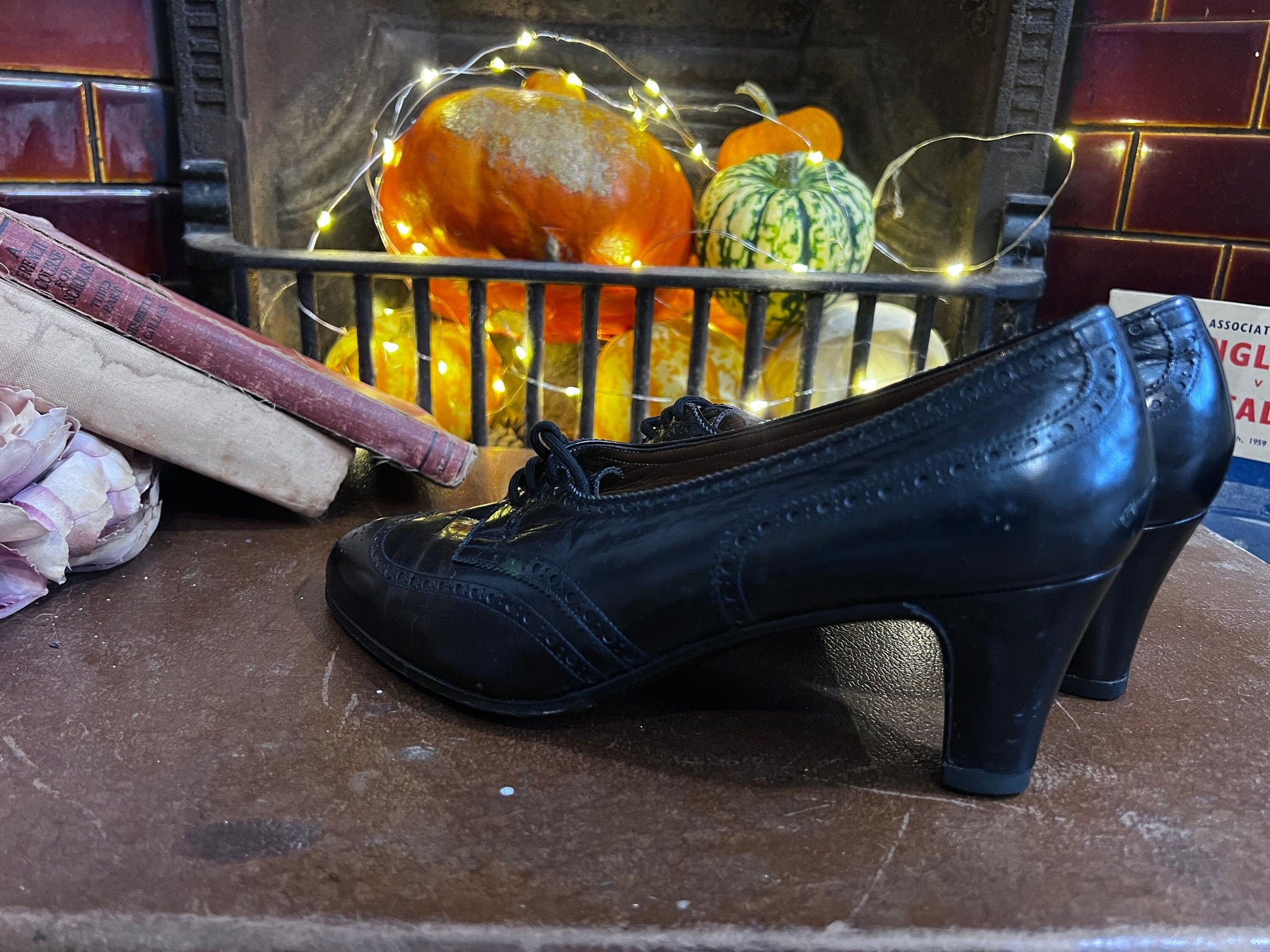 1940’s Vintage Shoes Black leather heeled brogues Shoes Black UK5.5 - Vintage heels - Vintage Shoes, 1940s Vintage Footwear, vintage shoe