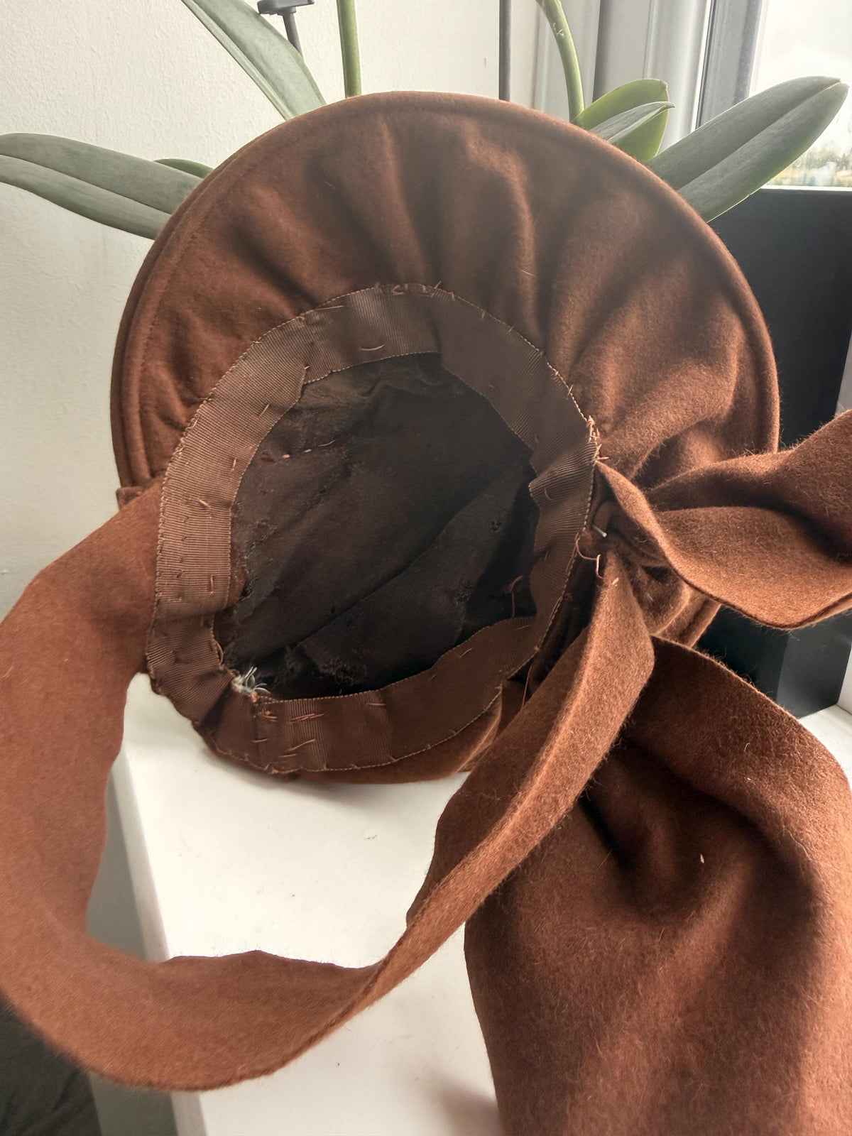 1940s Brown Felt Tilt Hat | Vintage Forties Sculpted Bow Hat | WWII Era Statement Cocktail Hat | Architectural Wool Felt
