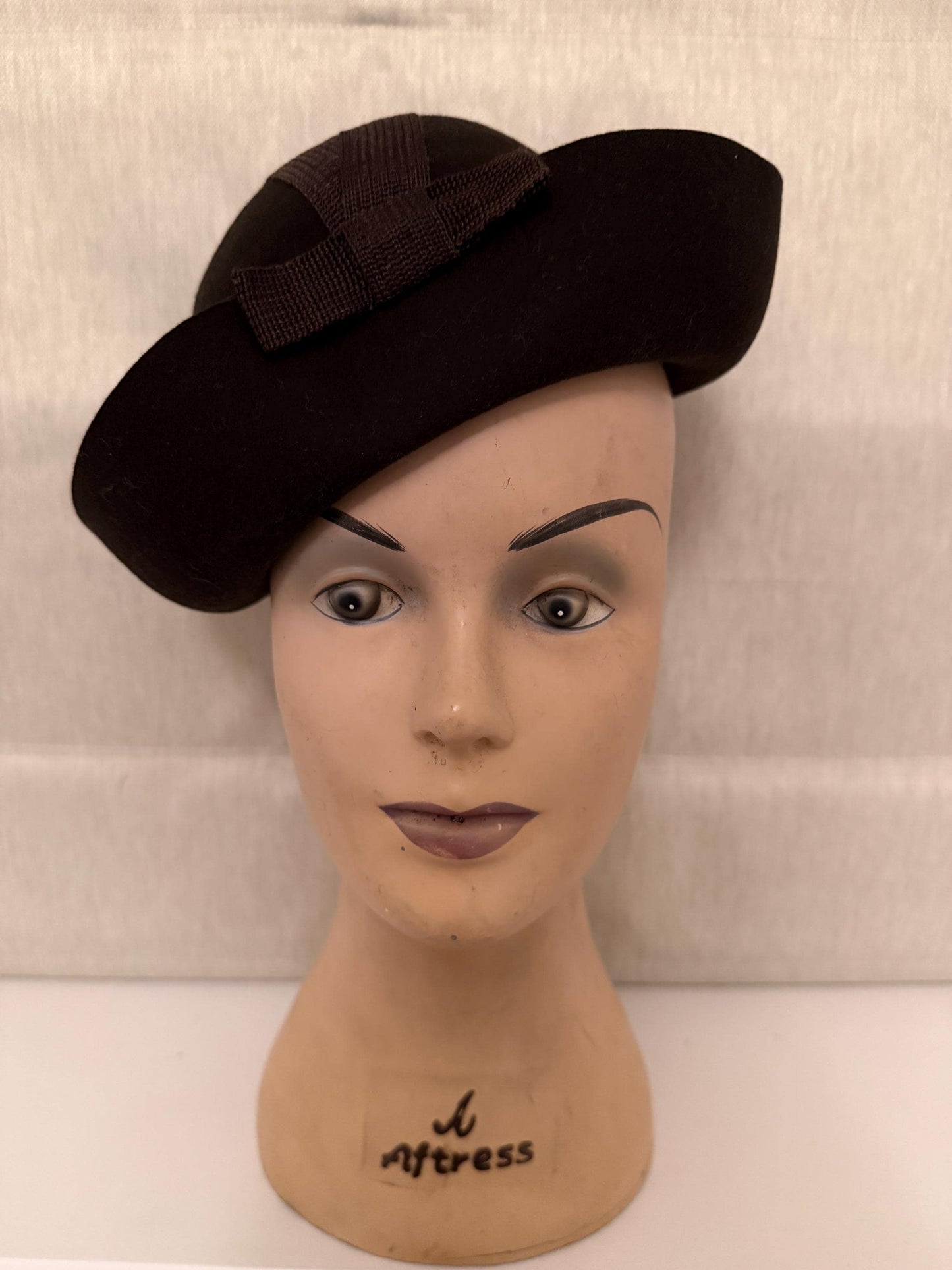 1940s Brown Wool Percher Hat | Vintage 40s Felt Cloche Beret | Classic Tilt Hat | WWII Era Style | Small Headpiece