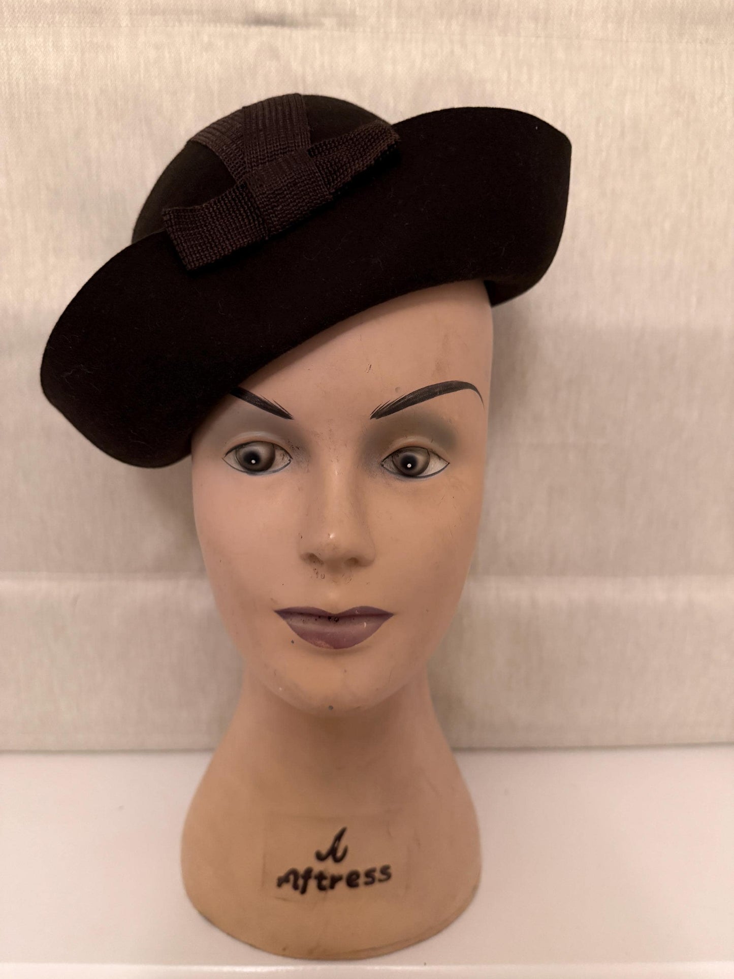 1940s Brown Wool Percher Hat | Vintage 40s Felt Cloche Beret | Classic Tilt Hat | WWII Era Style | Small Headpiece