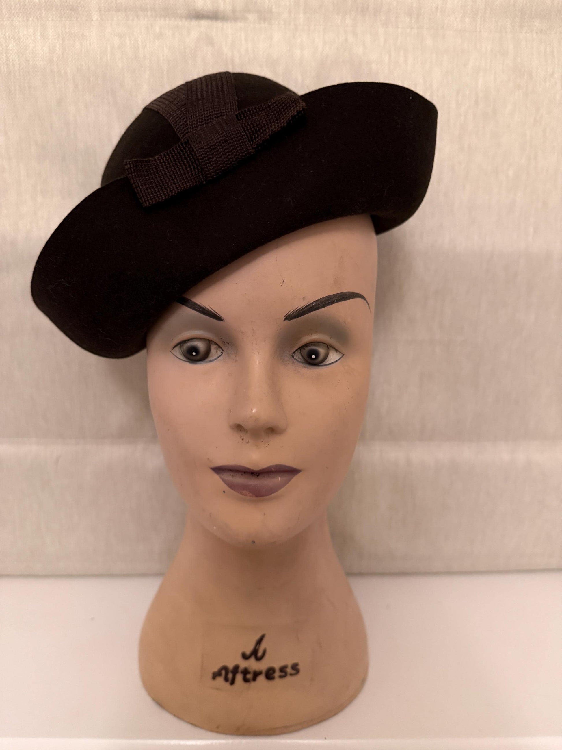 1940s Brown Wool Percher Hat | Vintage 40s Felt Cloche Beret | Classic Tilt Hat | WWII Era Style | Small Headpiece