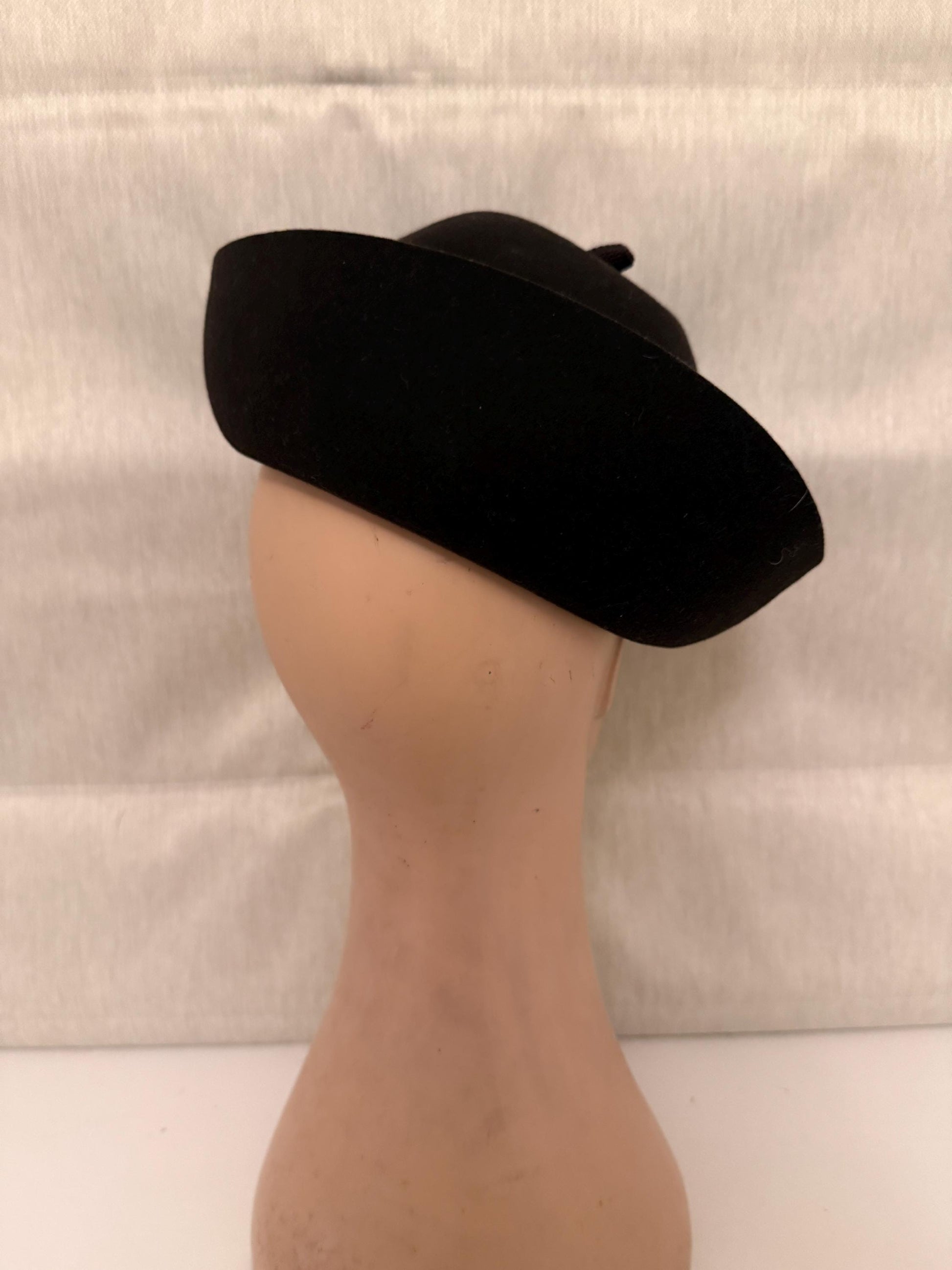 1940s Brown Wool Percher Hat | Vintage 40s Felt Cloche Beret | Classic Tilt Hat | WWII Era Style | Small Headpiece