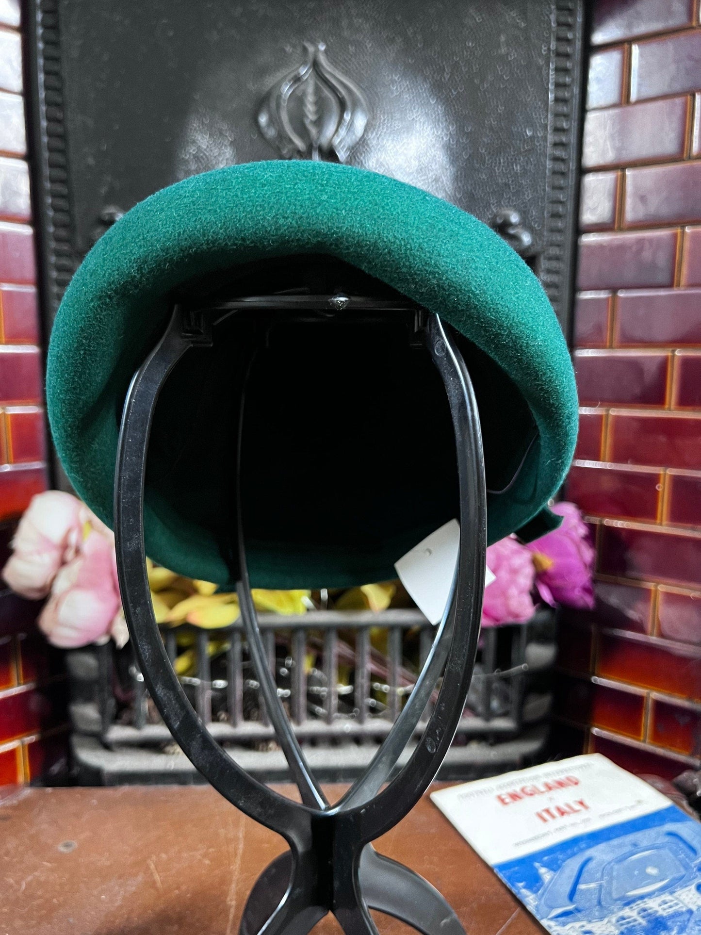 1940s repro inspired. Green wool percher Hat, green felt percher hat - 40s wool percher hat cloche vintage hat beret