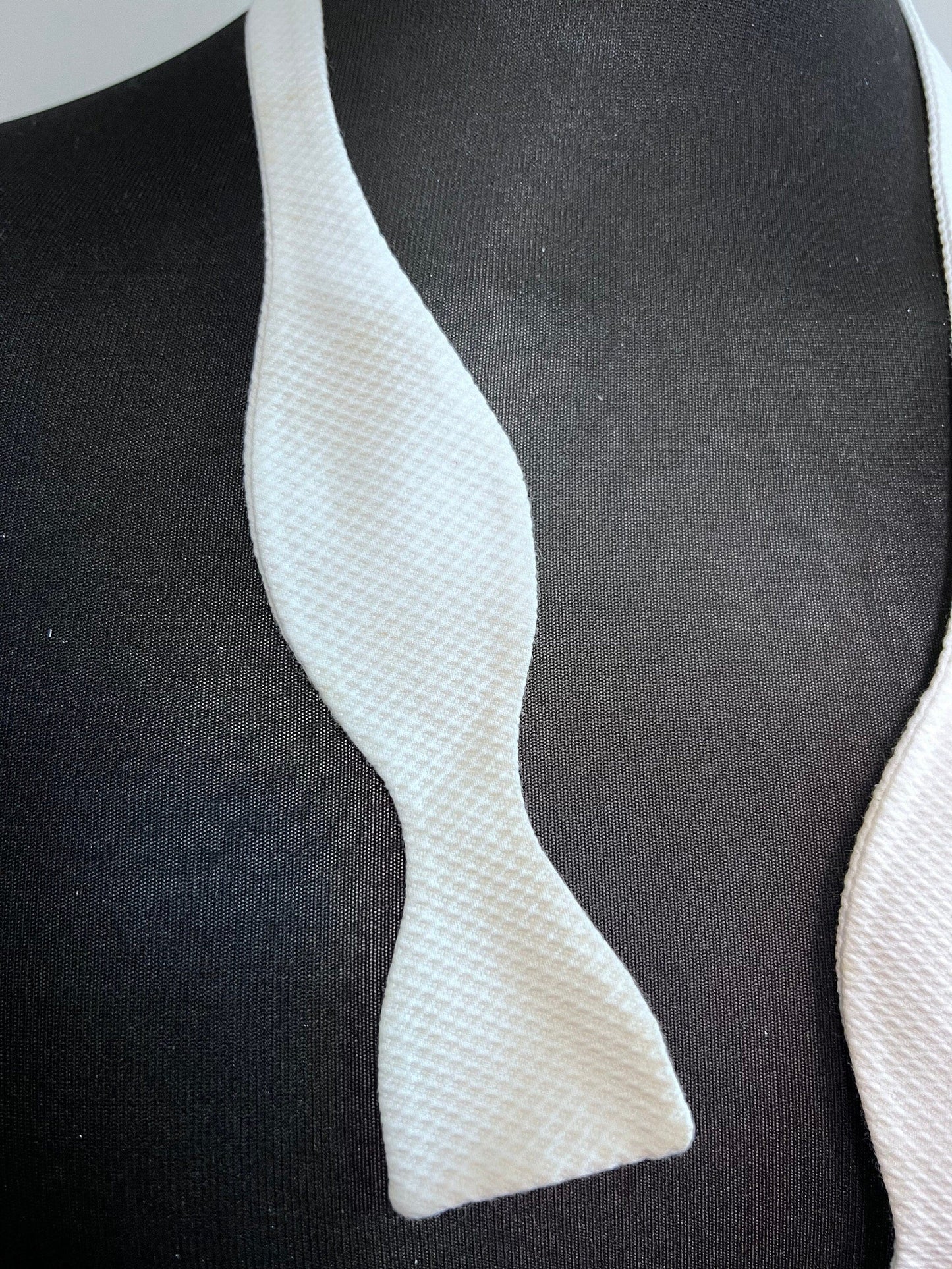 1950s 1960s Mens Vintage white waffle Bow Necktie Tie, white bow tie, Vintage white tie, Vintage Necktie, 50s Tie, vintage neckwear, vintage