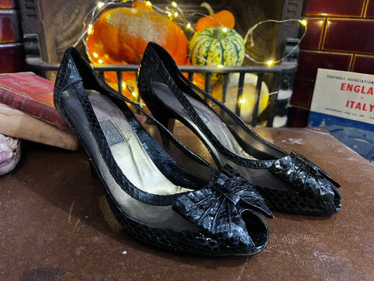 1950s Vintage J Renee Snakeskin Mesh shoes Black Suede Crochet UK 6 - Vintage Peep Toe - Vintage Shoes, 1950s ladies shoes, black bow front