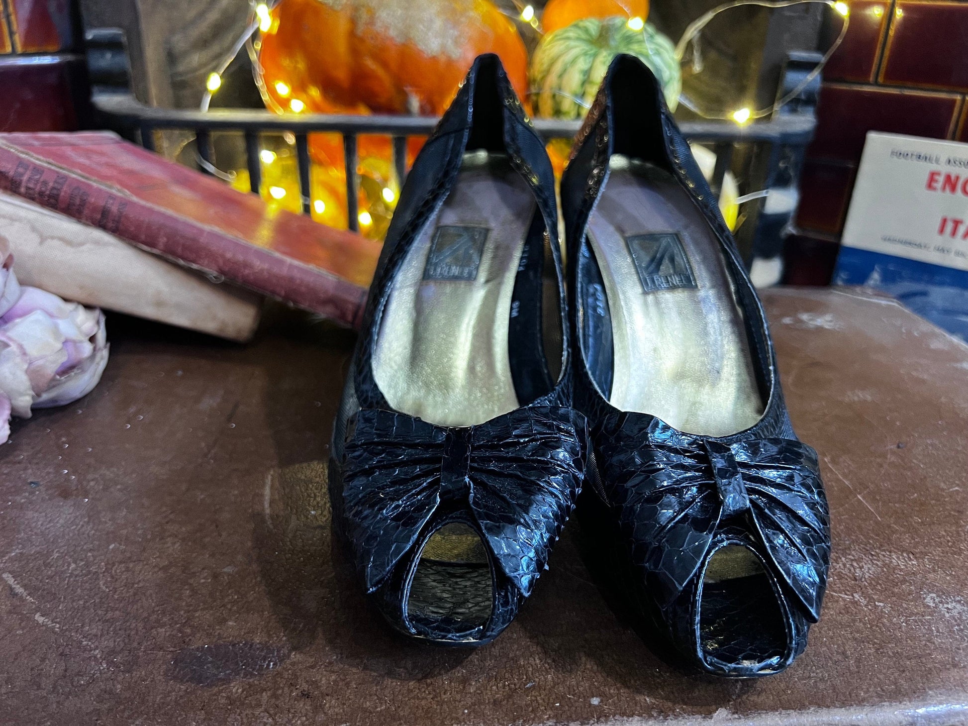 1950s Vintage J Renee Snakeskin Mesh shoes Black Suede Crochet UK 6 - Vintage Peep Toe - Vintage Shoes, 1950s ladies shoes, black bow front