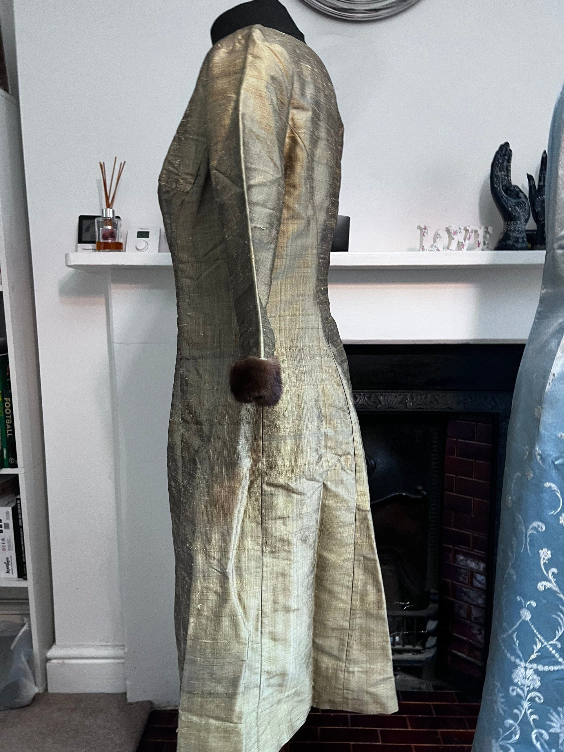 1960s bronze Silk Gold Shift Dress real Fur Cuffs - Beautiful unworn shot silk 3 quarter sleeve shift dress