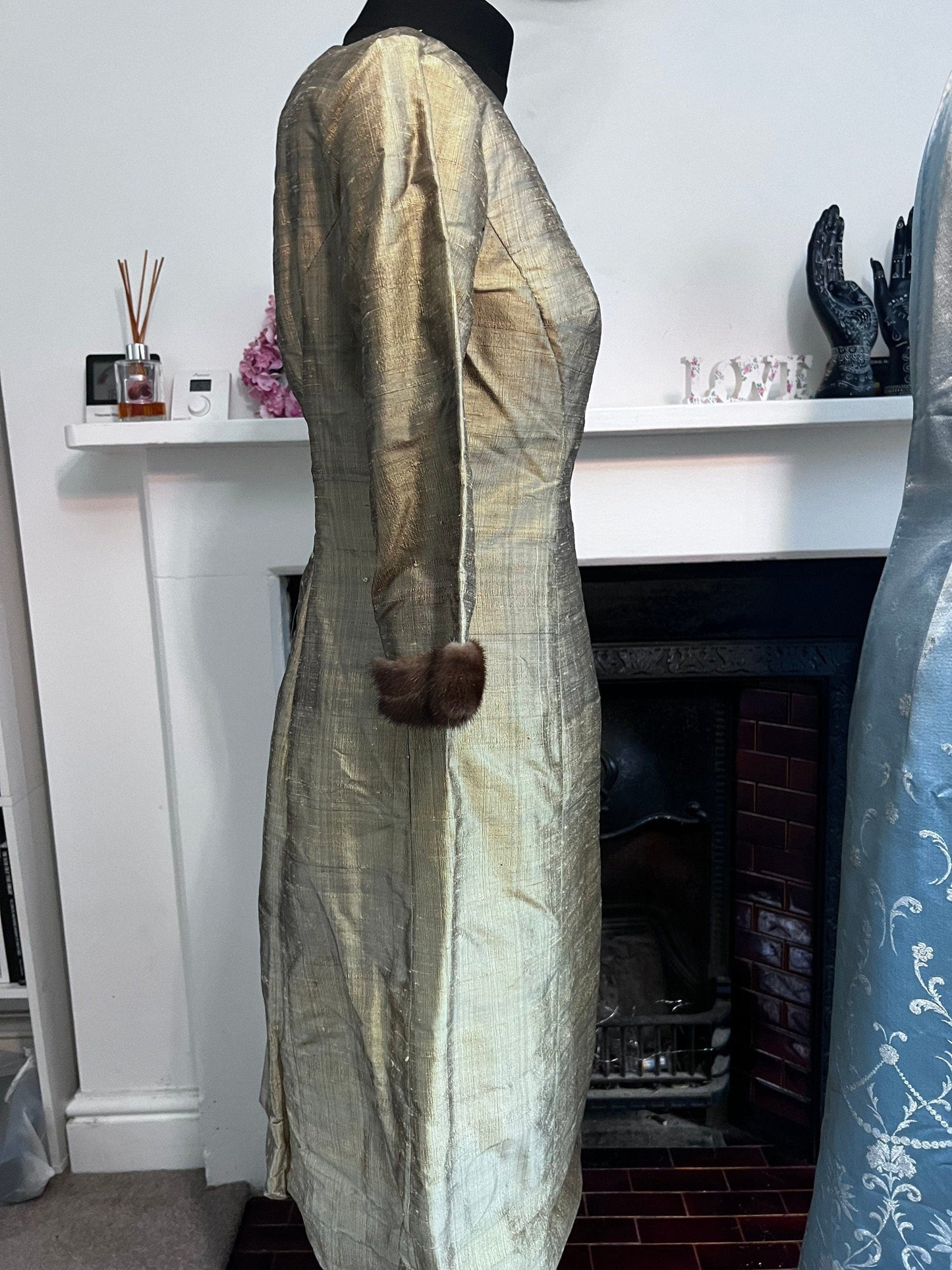 1960s bronze Silk Gold Shift Dress real Fur Cuffs - Beautiful unworn shot silk 3 quarter sleeve shift dress