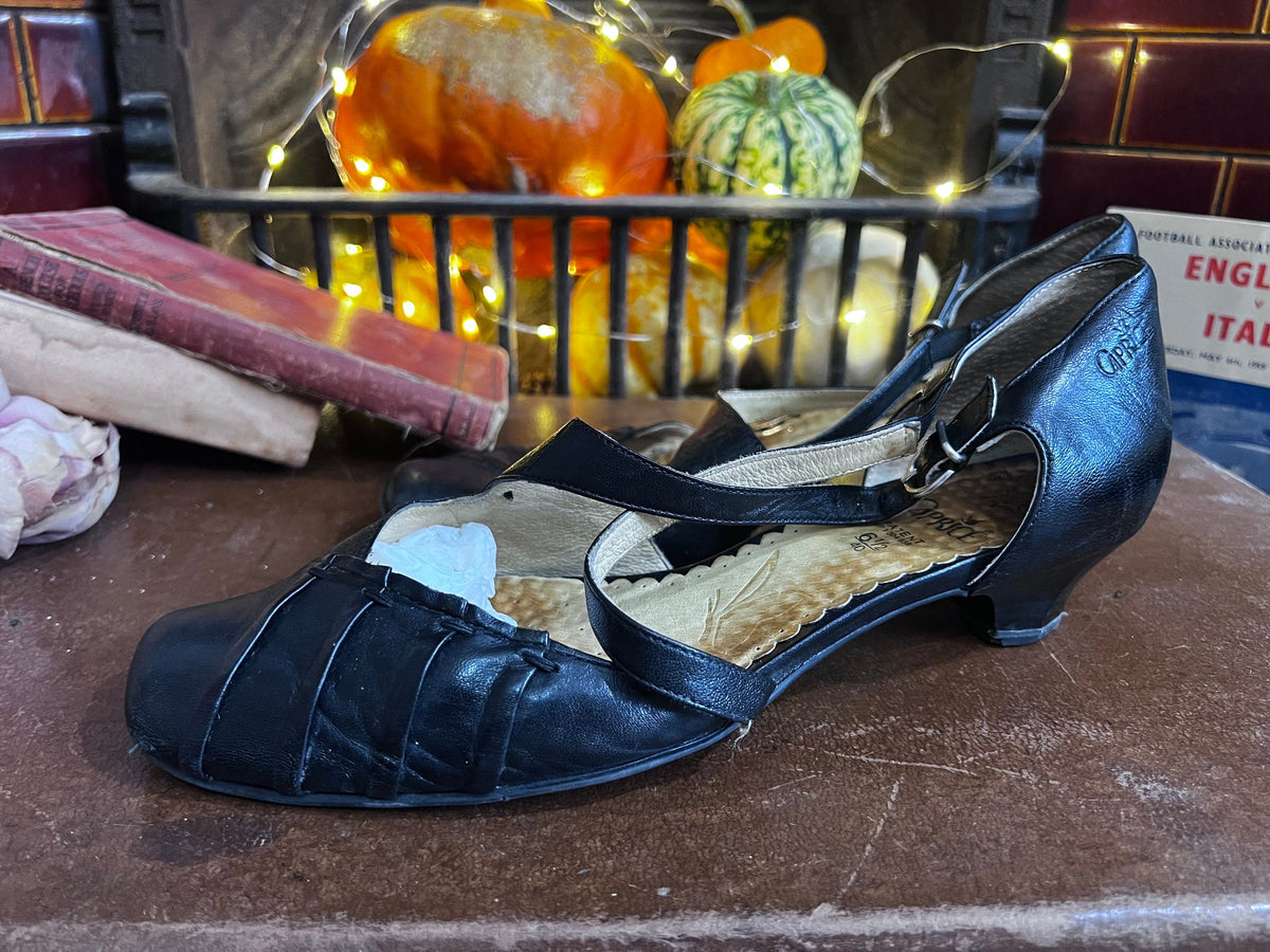 1970s Vintage Black Leather Shoes UK6.5 Vintage Mary Jane - Vintage Black Leather Shoes, 1970s synthetic sole low heel black Vintage shoes