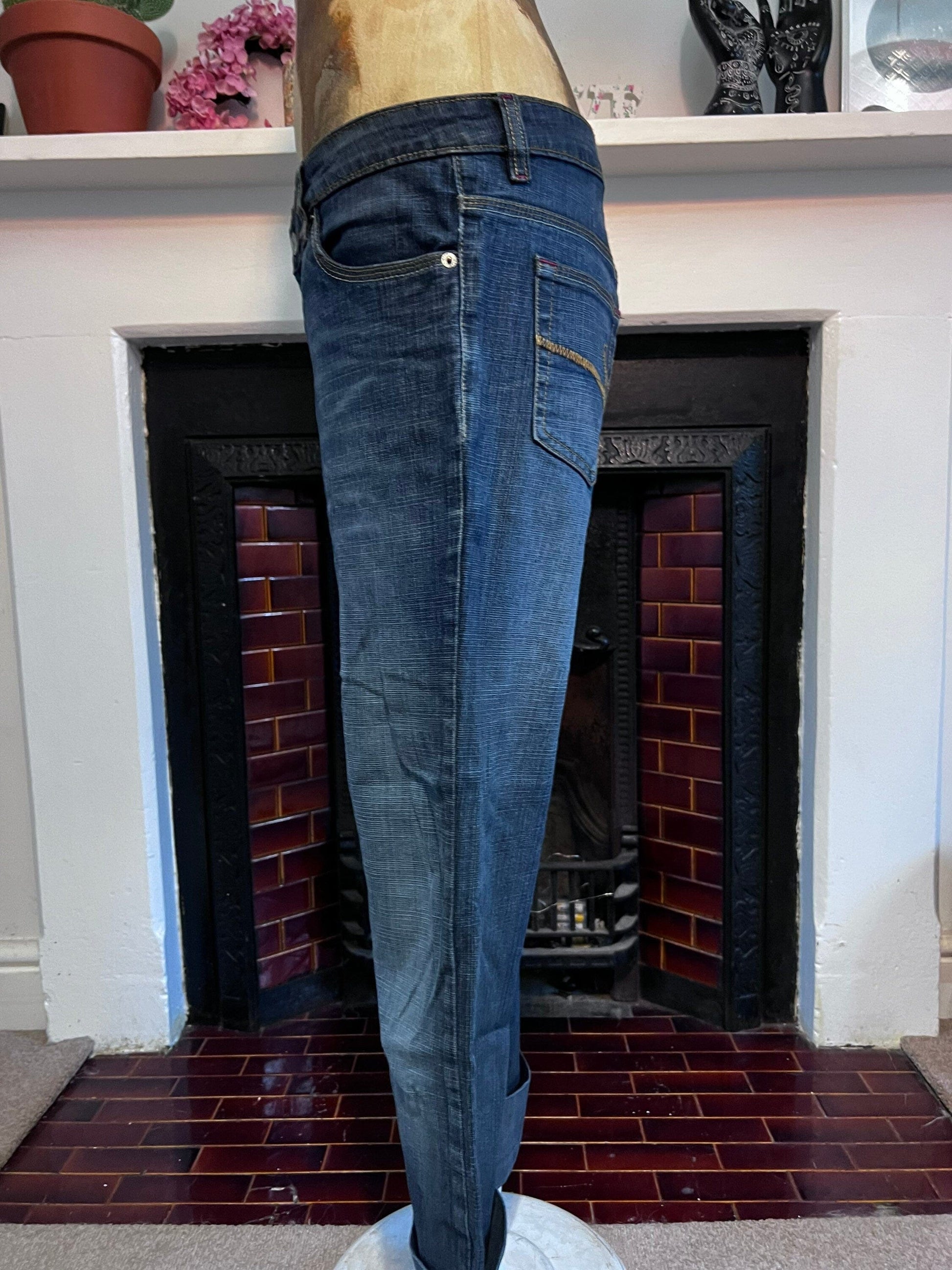 1990s Vintage mid rise cropped jeans, UK 14 waist 34” Leg 24”