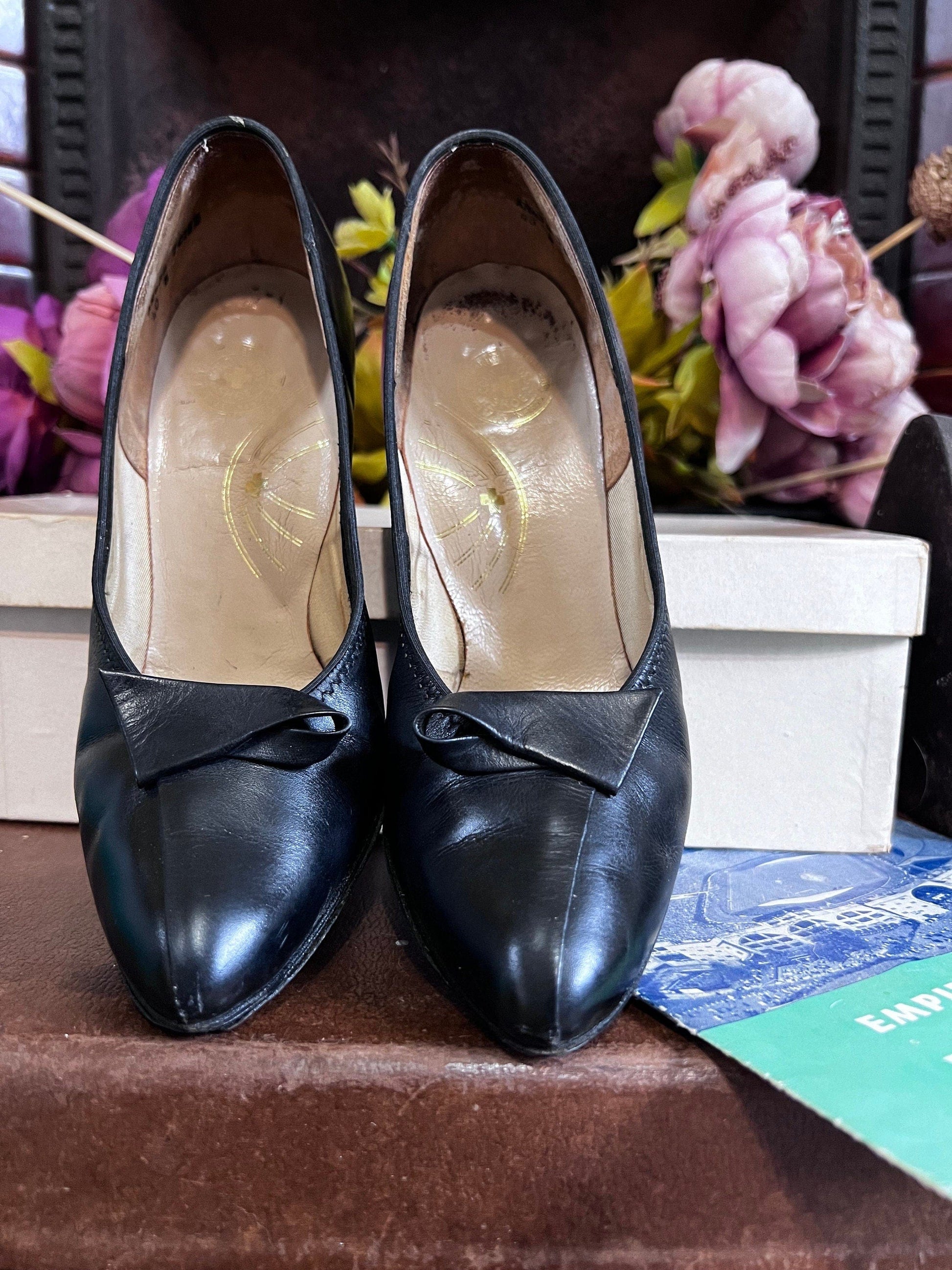 70s Black Shoes leather Pointed Shoes Black Kid leather, Vintage